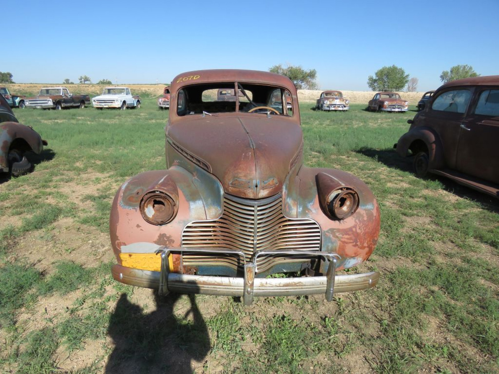 1940 Chevrolet Master Deluxe 2dr Sedan - Image 2