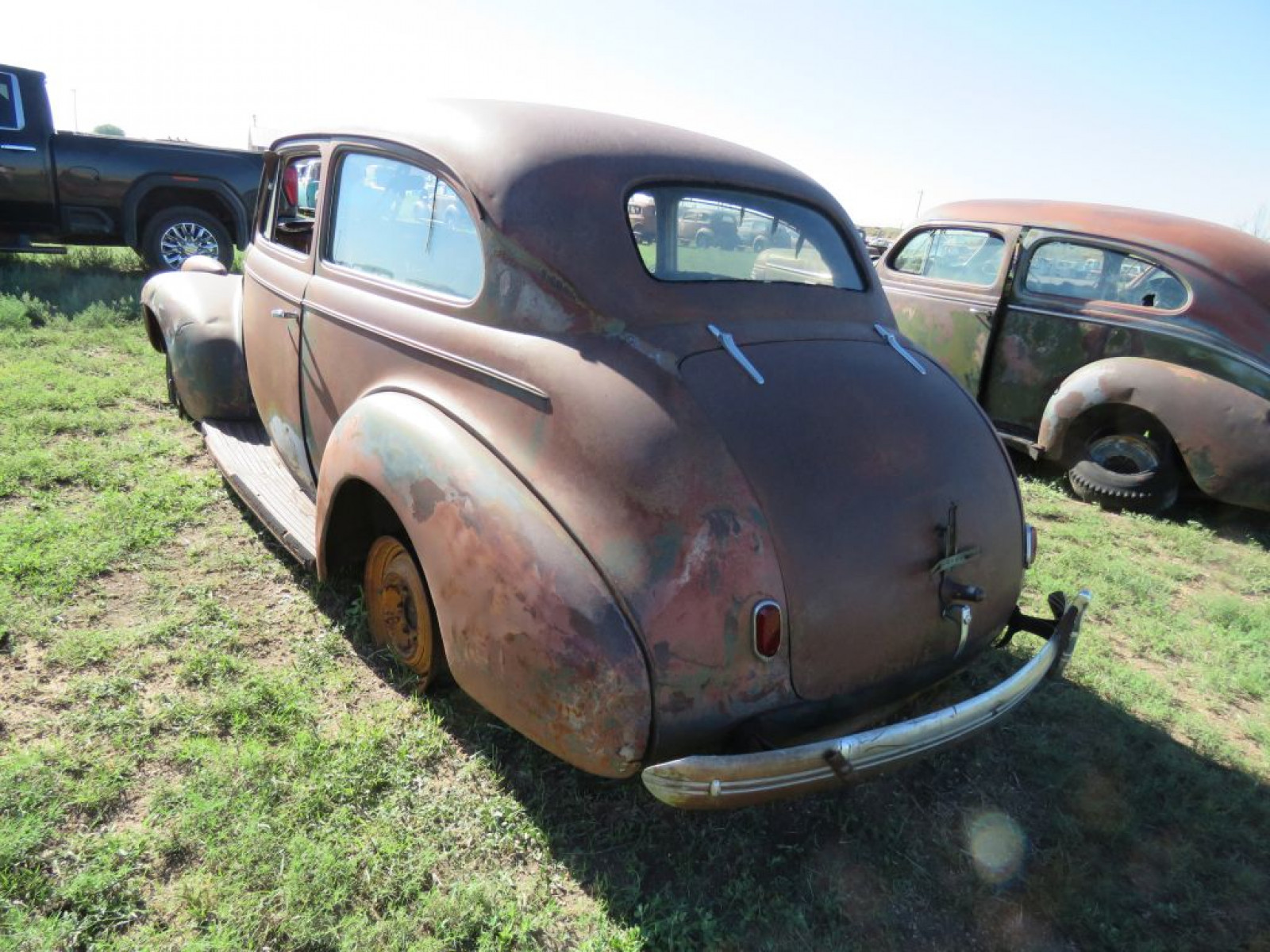 1940 Chevrolet Master Deluxe 2dr Sedan - Image 5