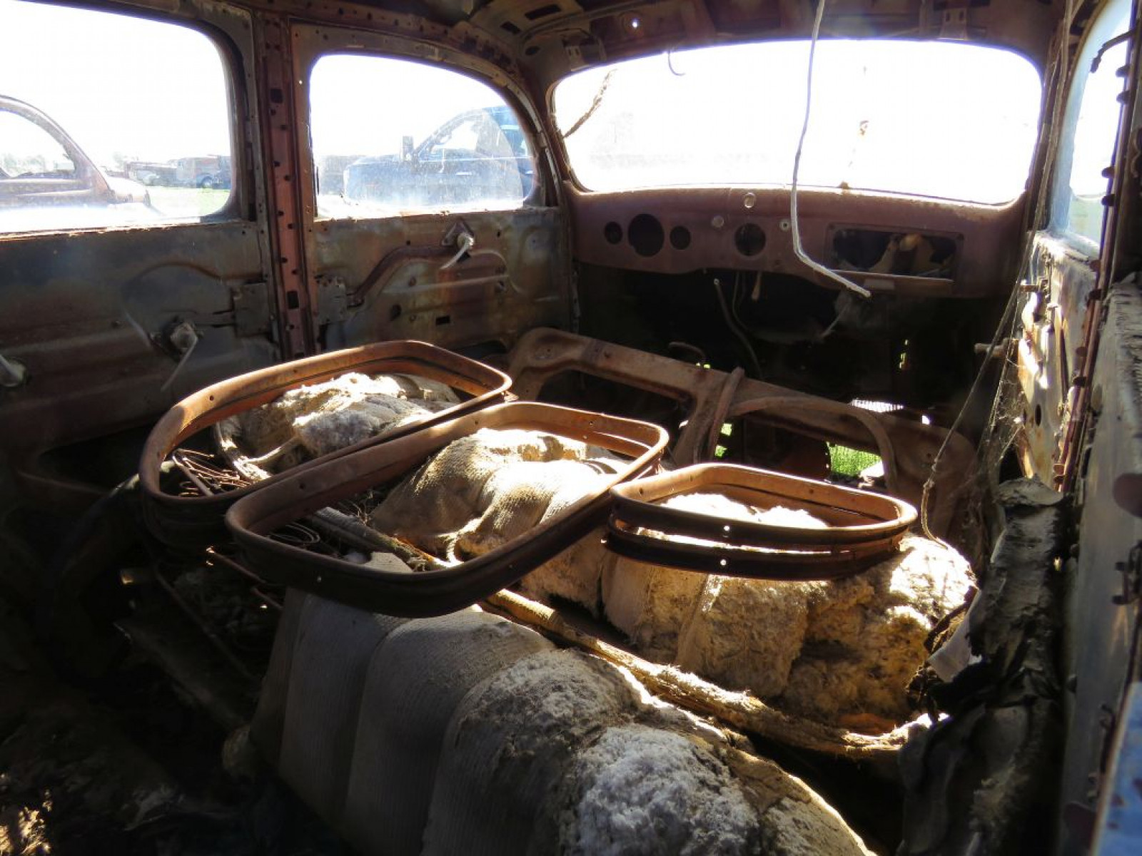 1935 Ford 4dr Suicide Sedan - Image 5
