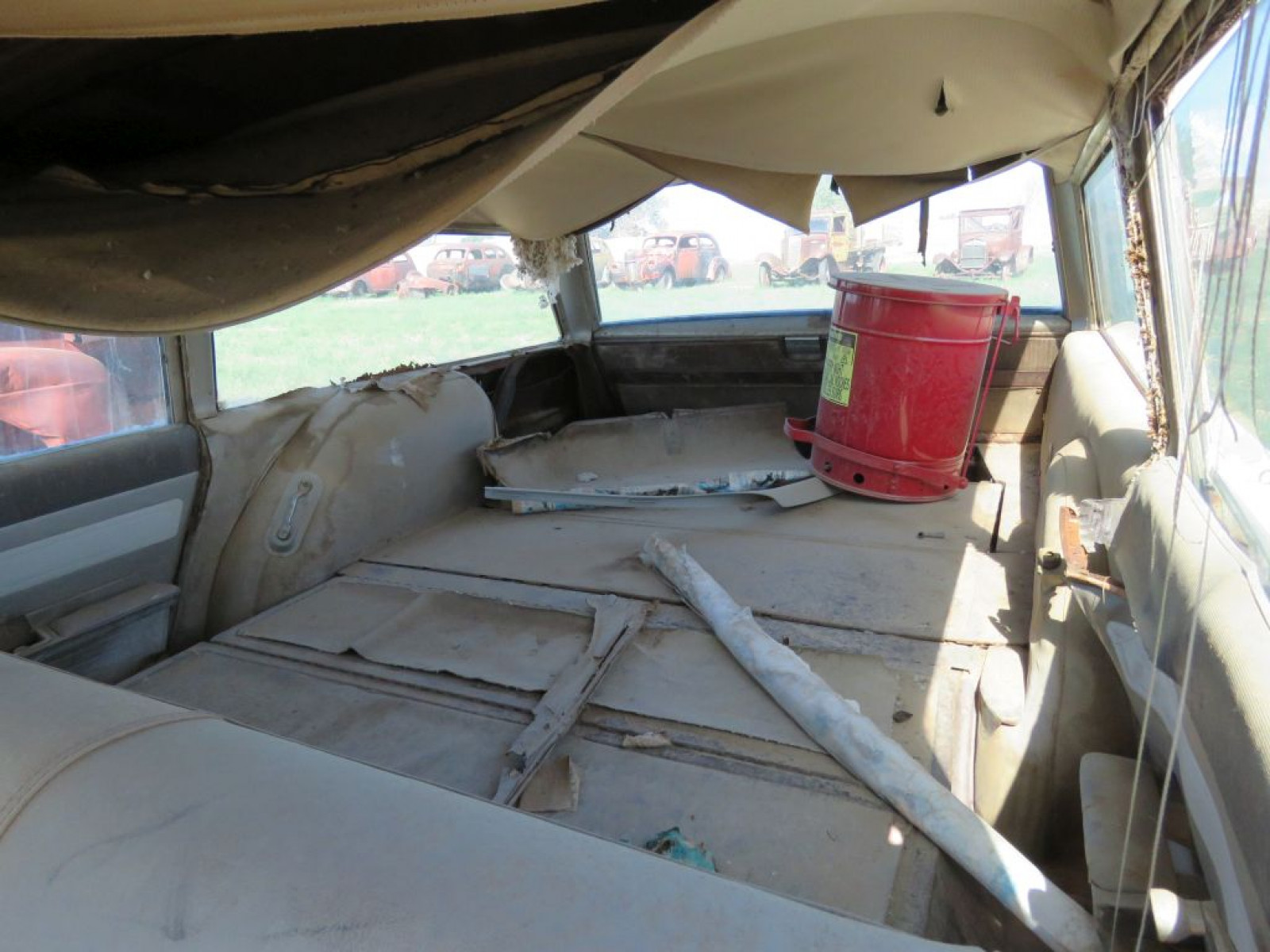 1961 Pontiac Catalina 4dr Wagon - Image 11