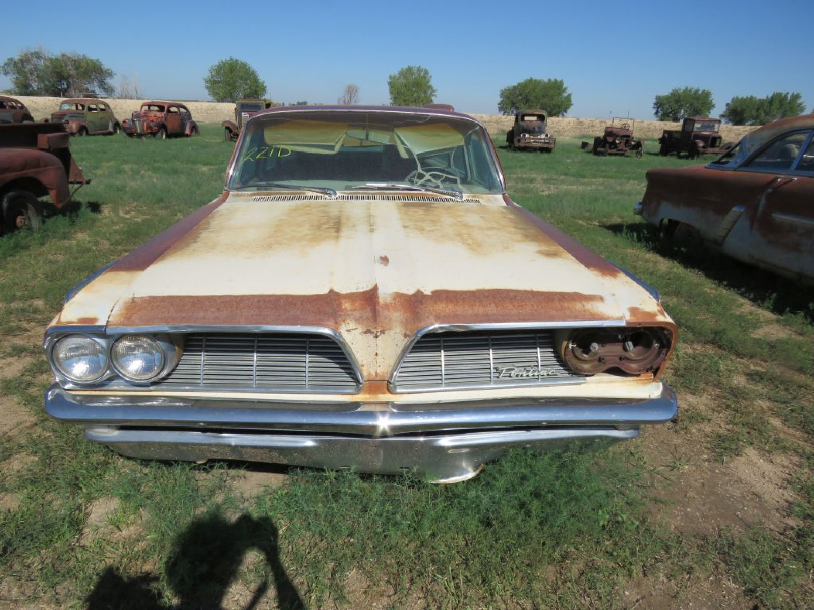 1961 Pontiac Catalina 4dr Wagon - Image 2