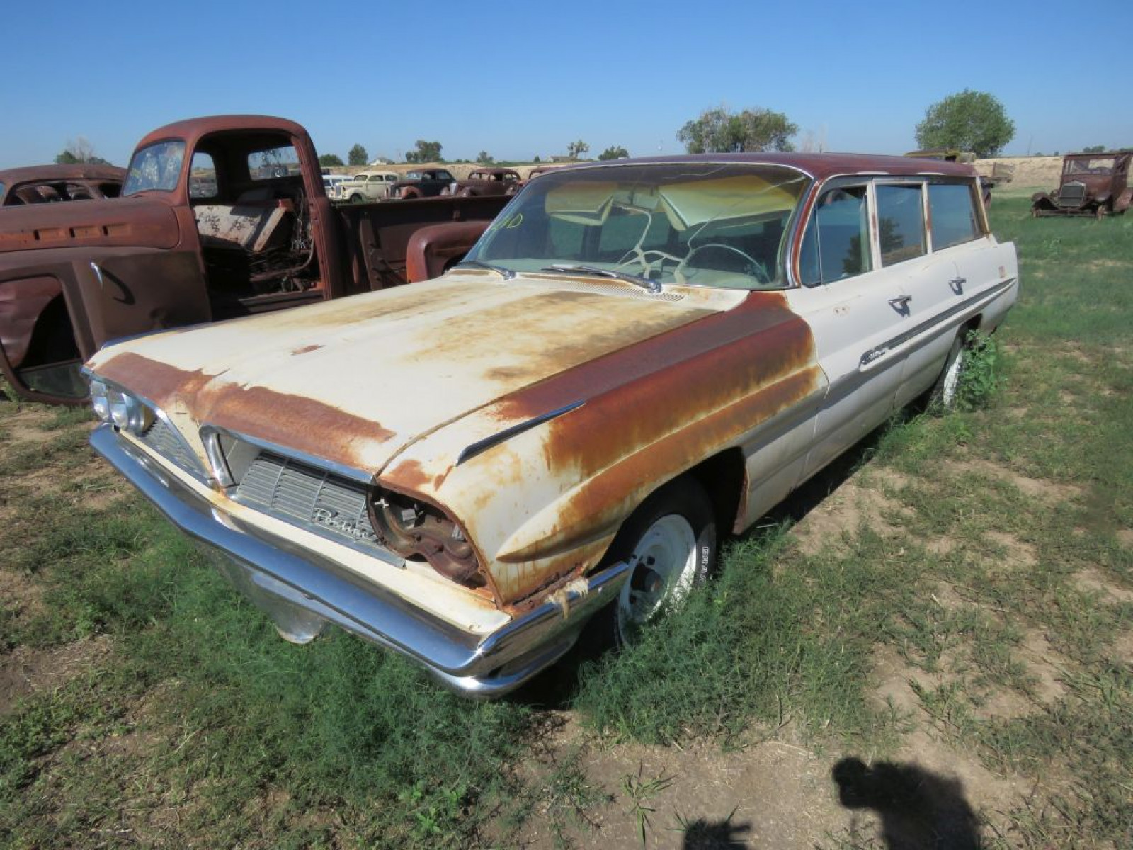 1961 Pontiac Catalina 4dr Wagon - Image 3