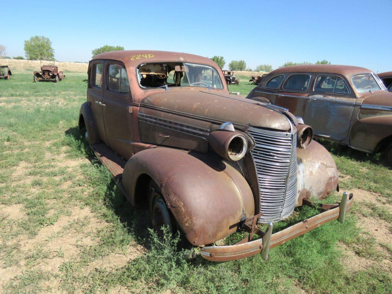 1938 Chevrolet Master Deluxe 4dr Sedan - Image 1