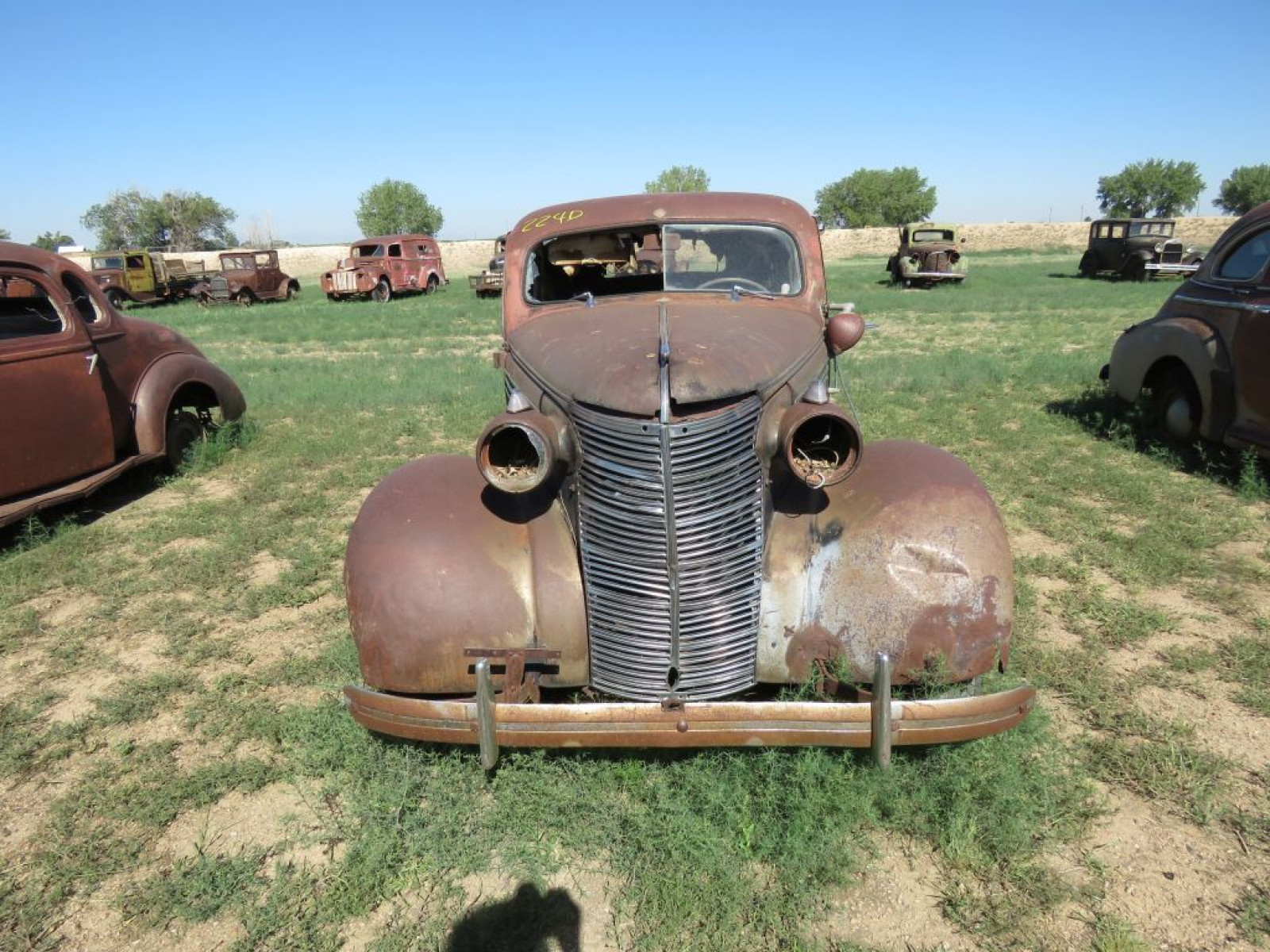 1938 Chevrolet Master Deluxe 4dr Sedan - Image 2