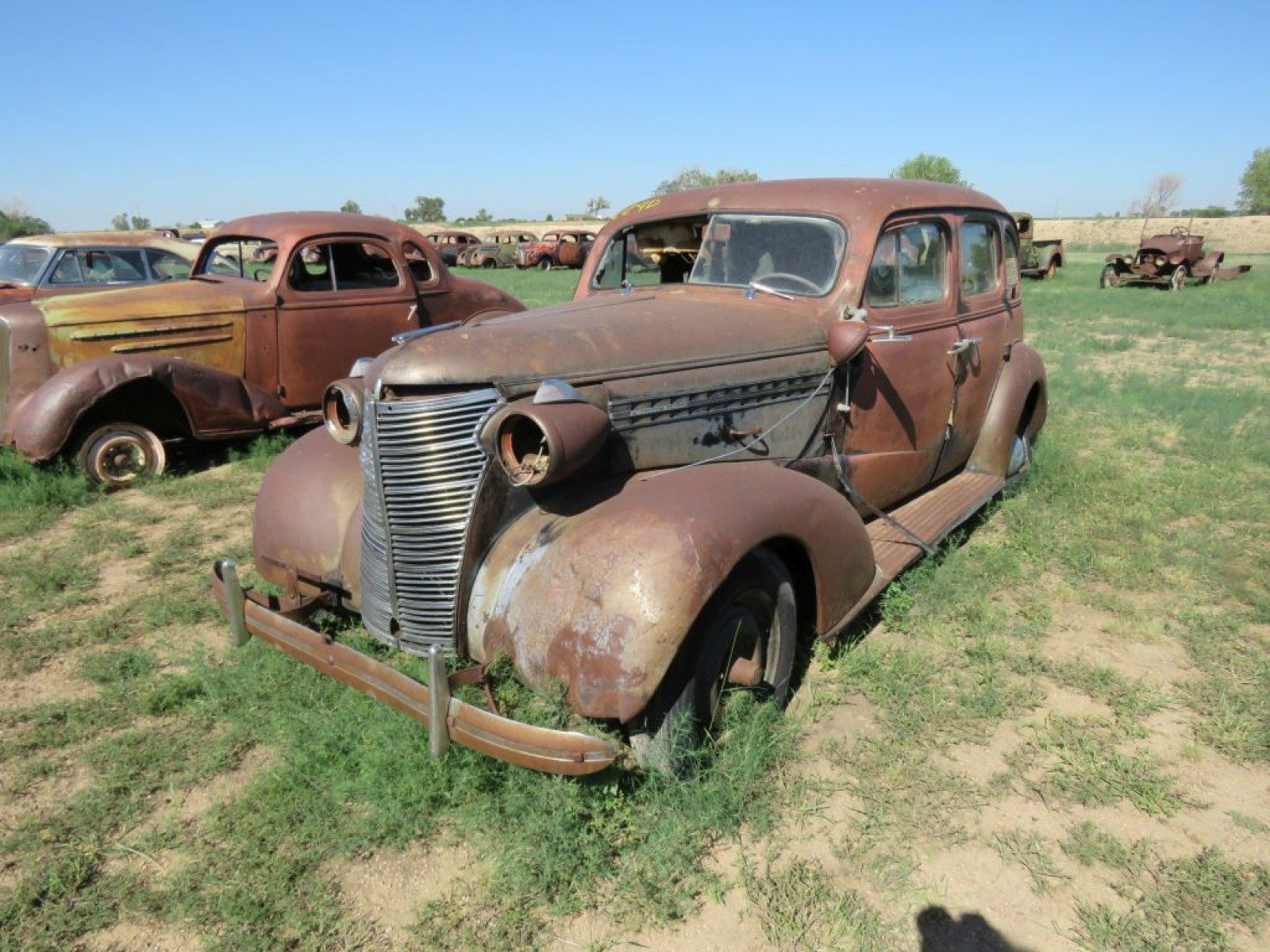 1938 Chevrolet Master Deluxe 4dr Sedan - Image 3