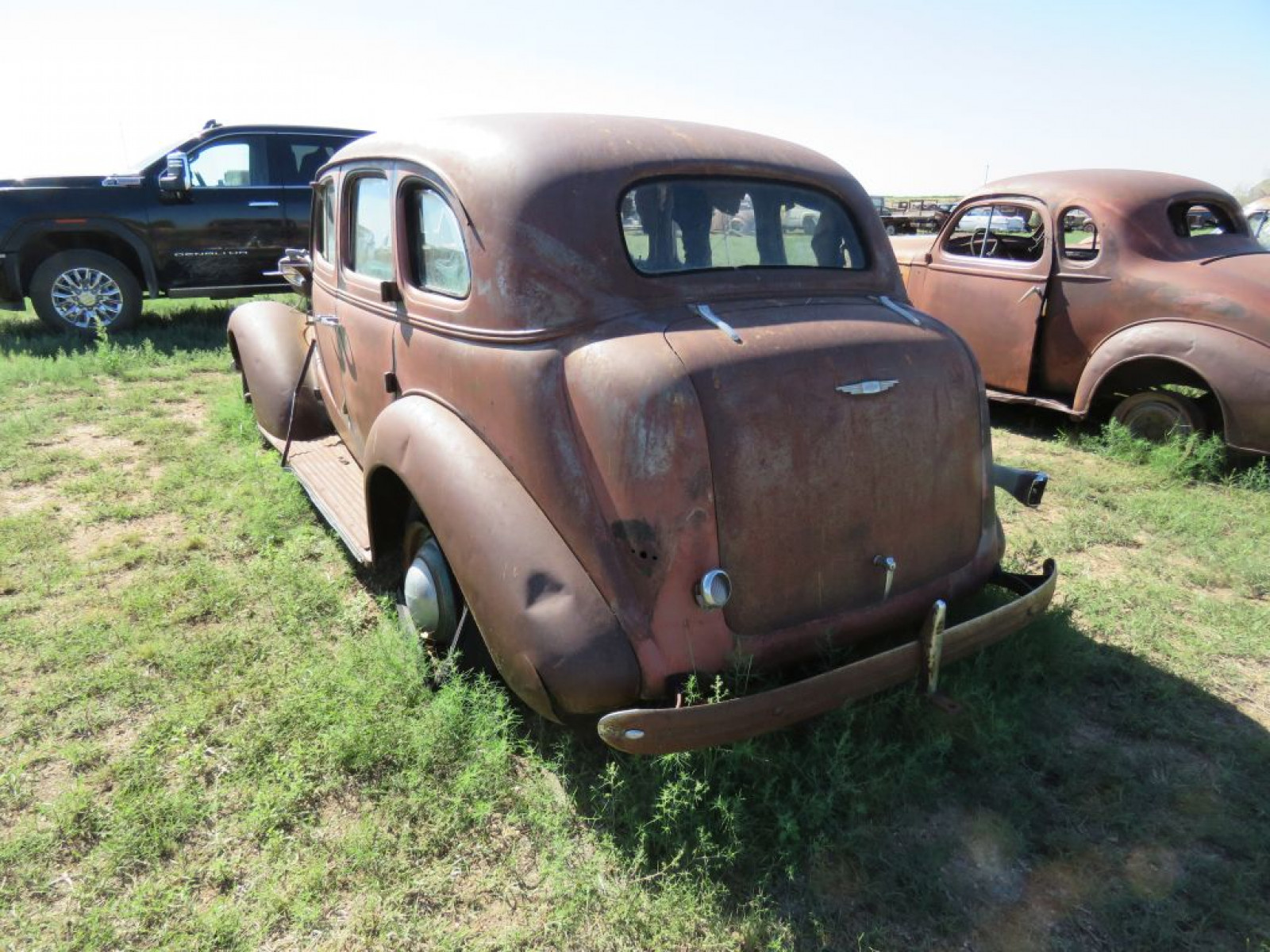 1938 Chevrolet Master Deluxe 4dr Sedan - Image 4