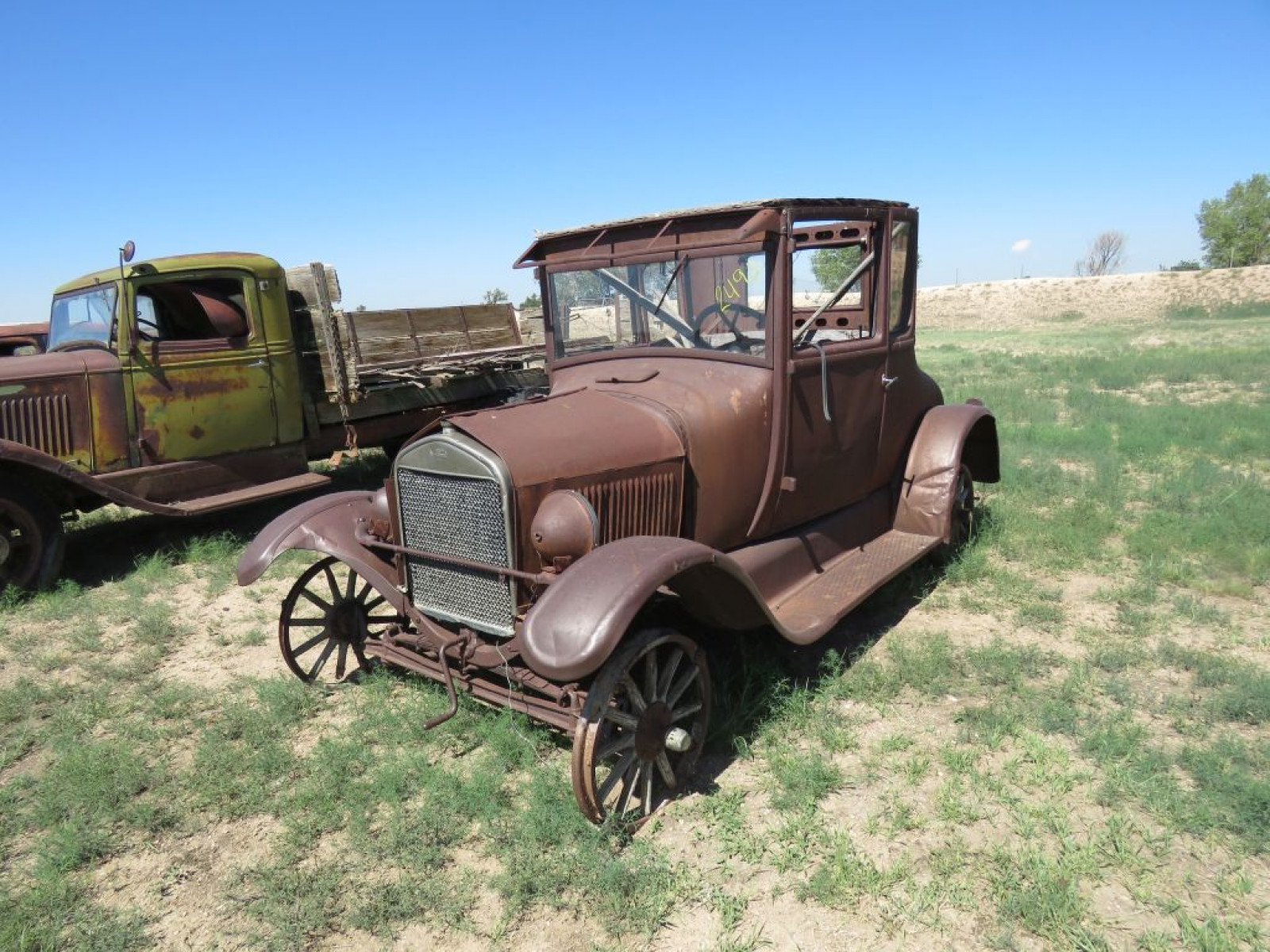 1926 Ford Model T Coupe - Image 1