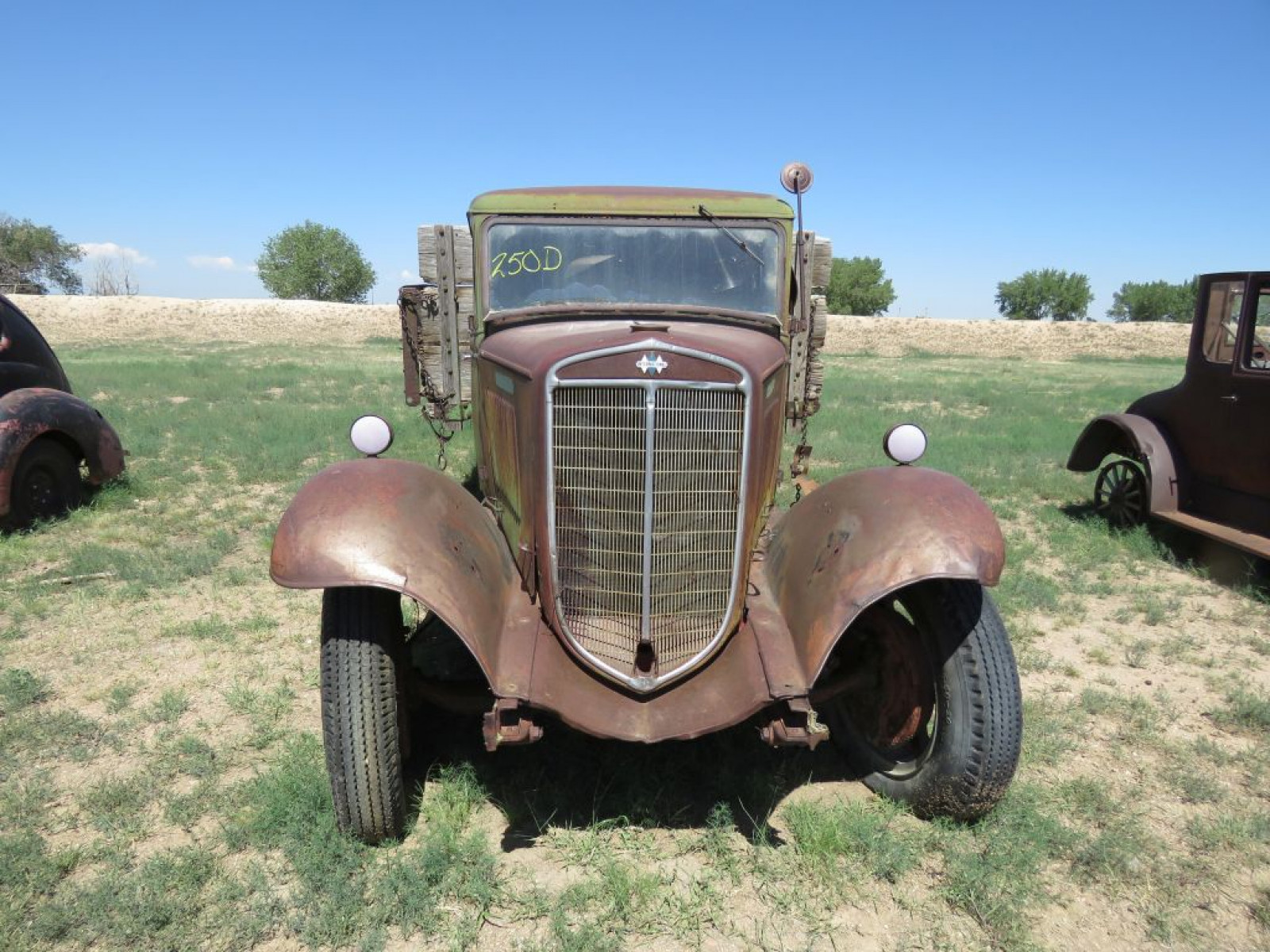 1935 International 1 1/2 ton Truck - Image 2