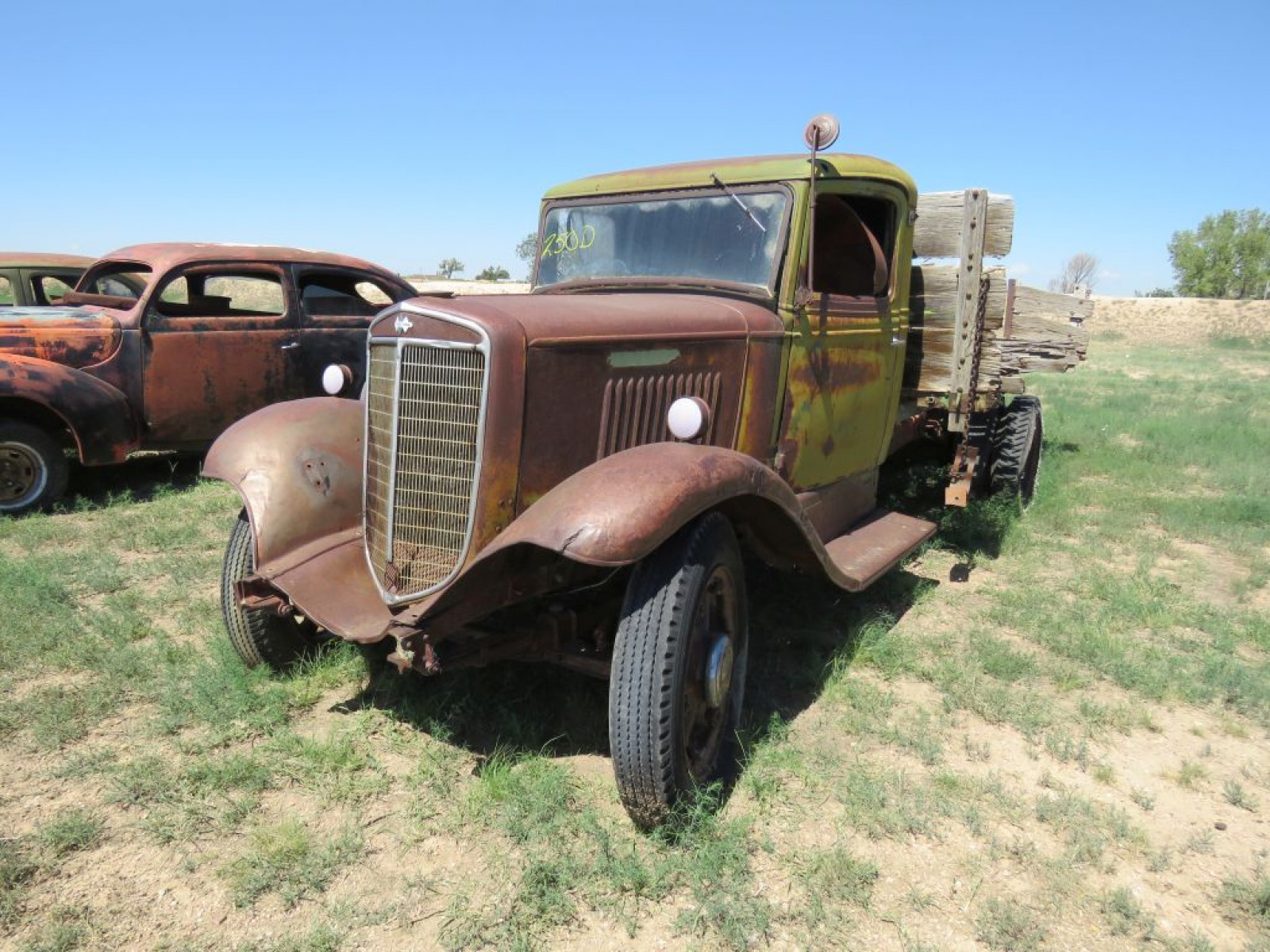 1935 International 1 1/2 ton Truck - Image 3