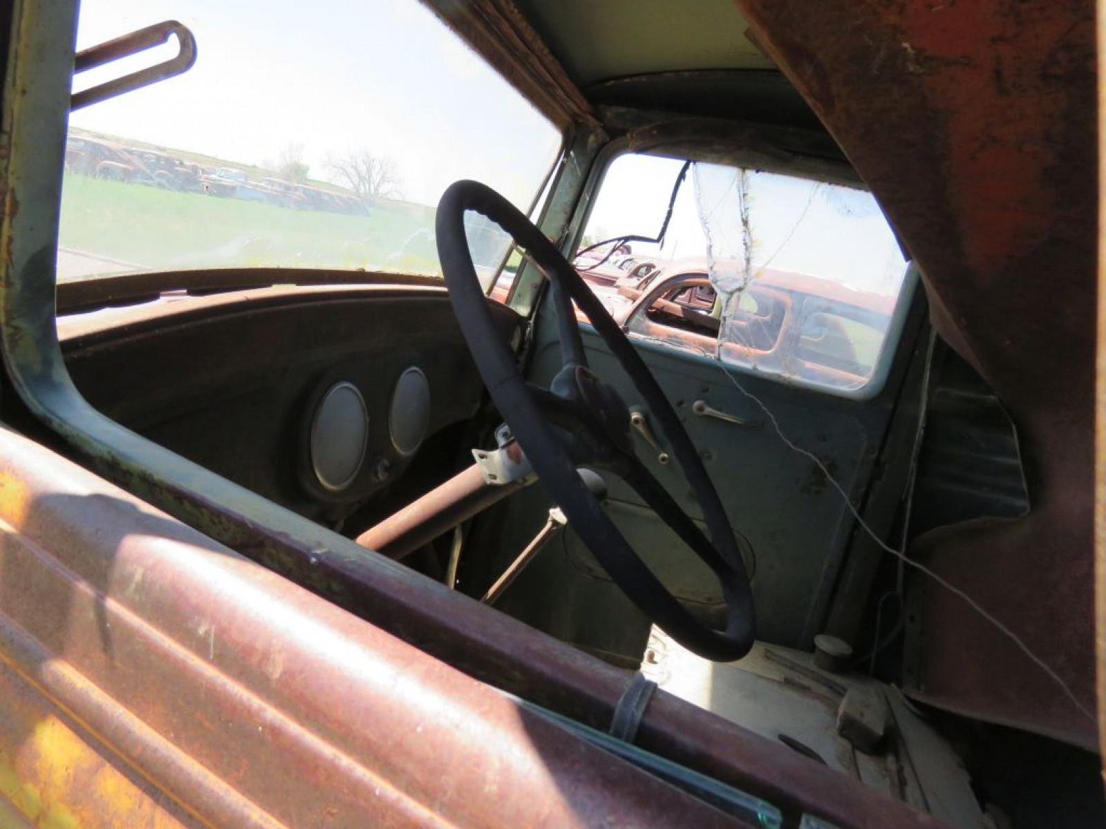 1935 International 1 1/2 ton Truck - Image 6