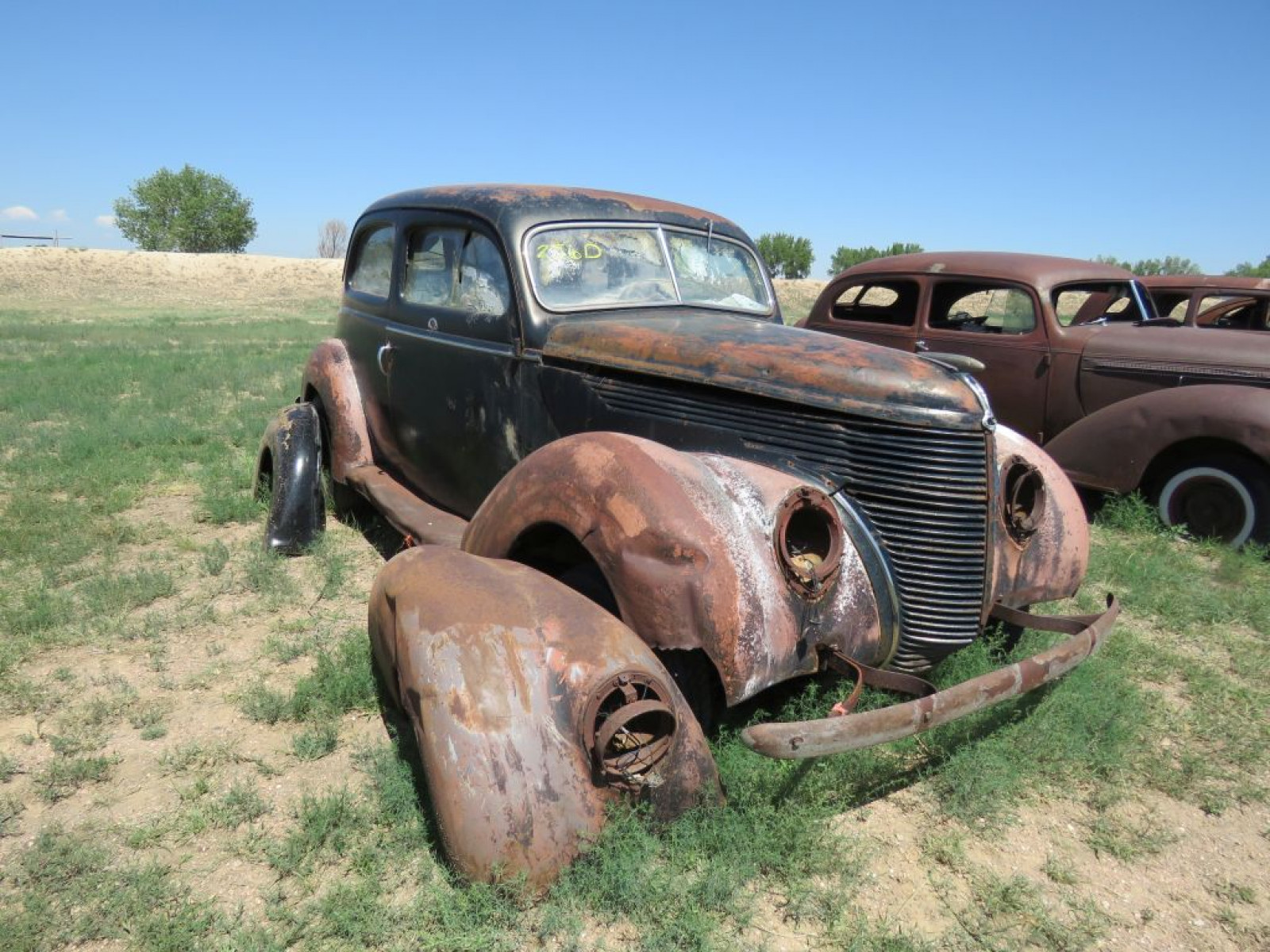 1938 Ford Tudor Deluxe 2dr Sedan - Image 1