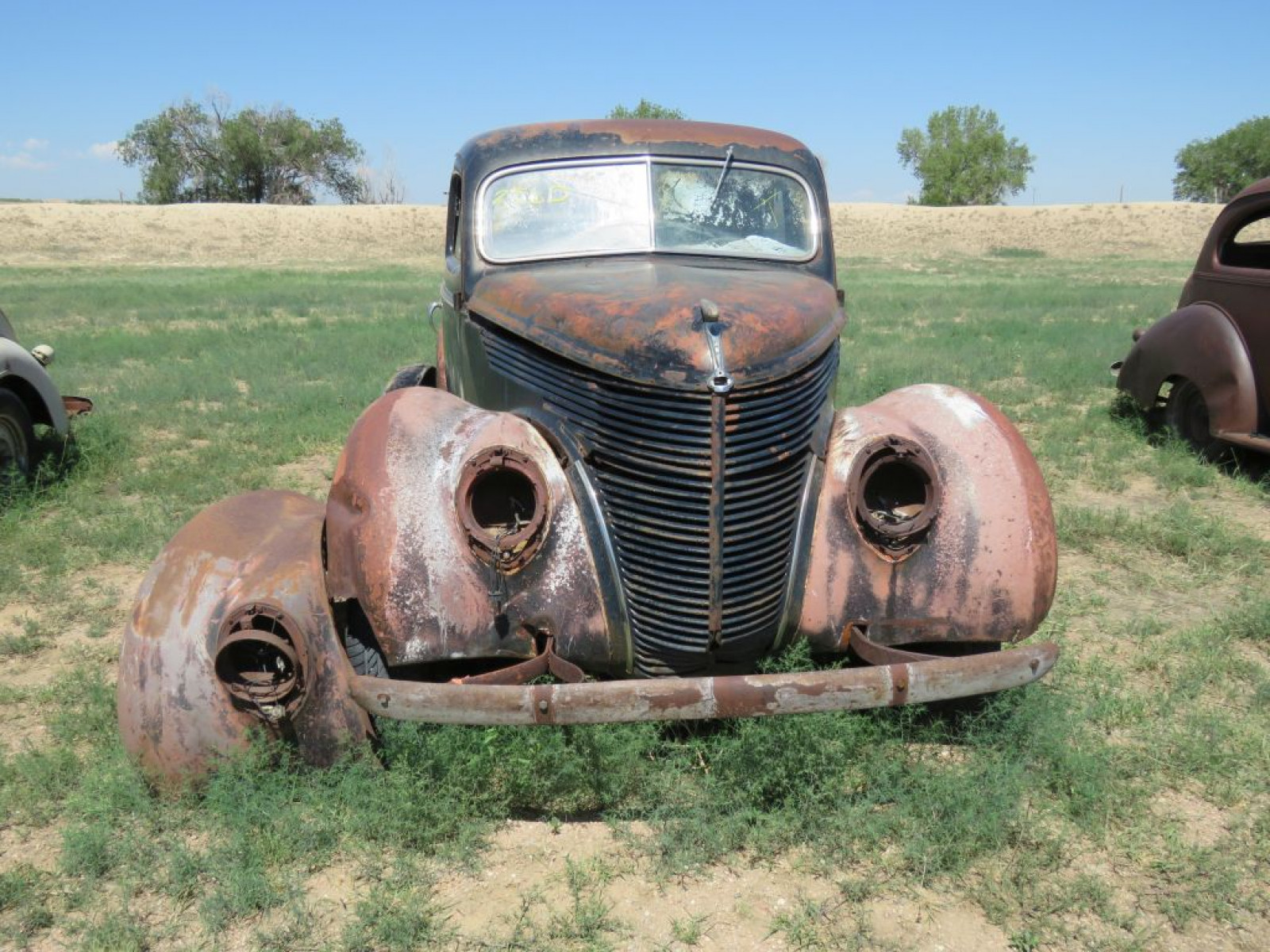 1938 Ford Tudor Deluxe 2dr Sedan - Image 2