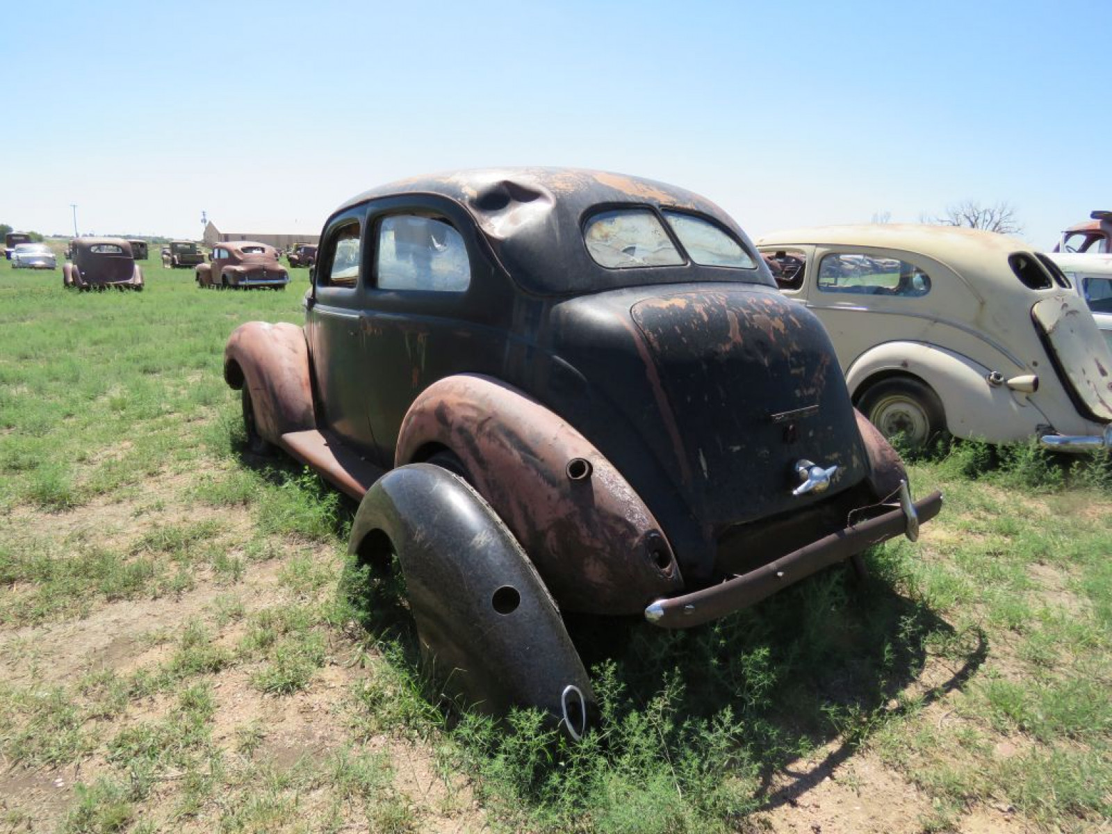 1938 Ford Tudor Deluxe 2dr Sedan - Image 6