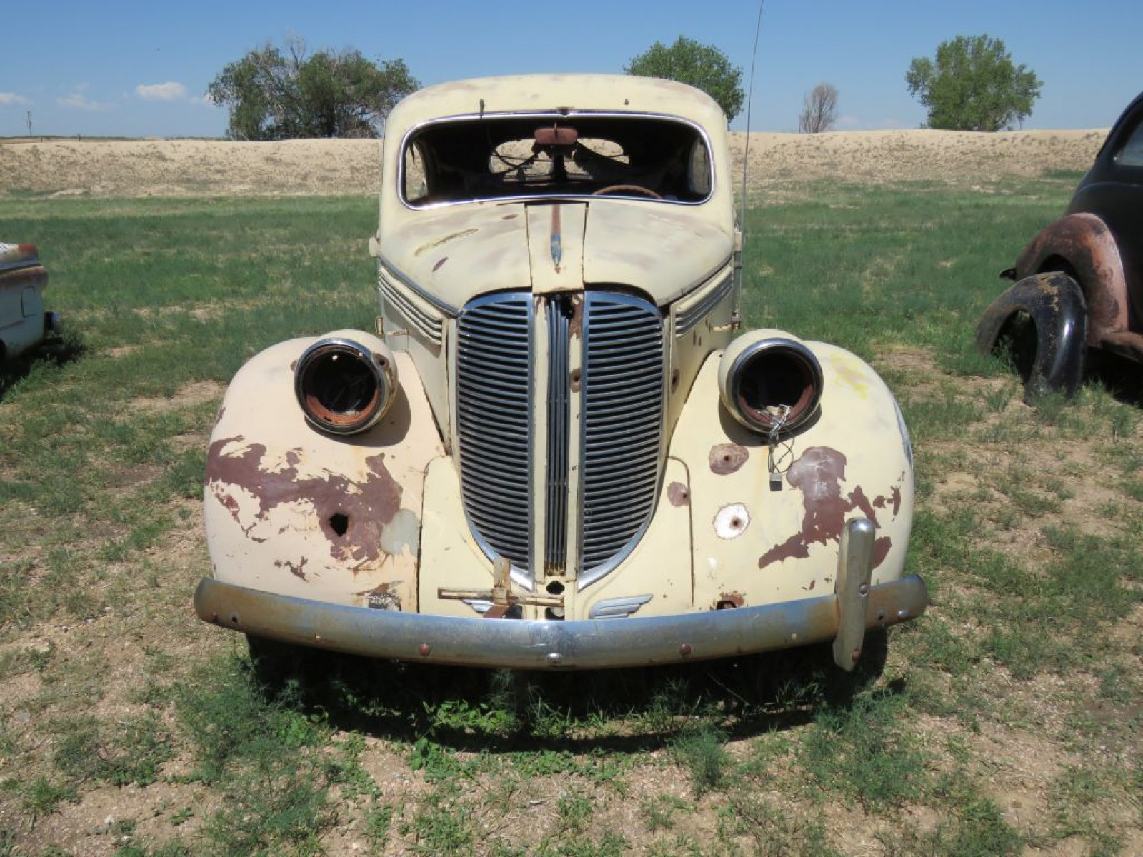 1938 Dodge 2dr Sedan - Image 2