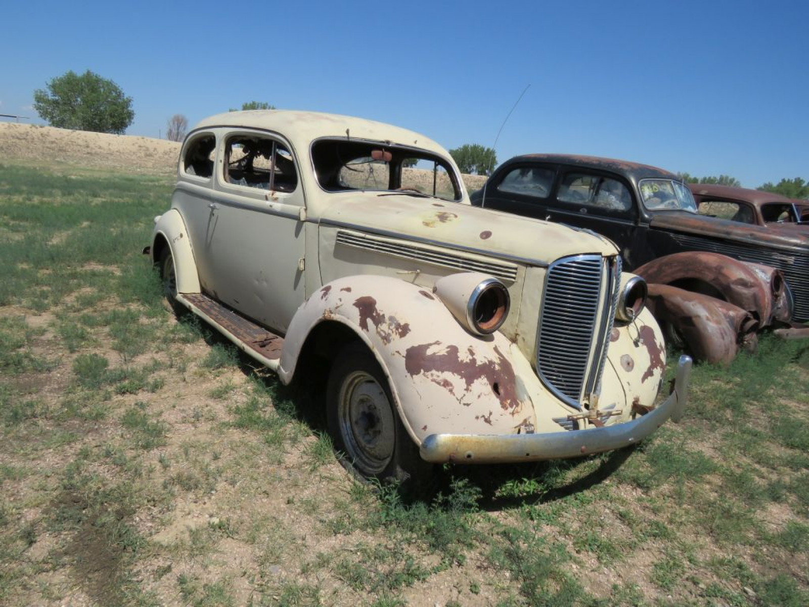 1938 Dodge 2dr Sedan - Image 3