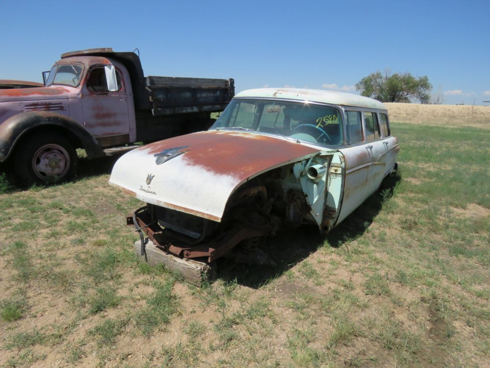 1956 Ford Fairlane 4dr Wagon - Image 1