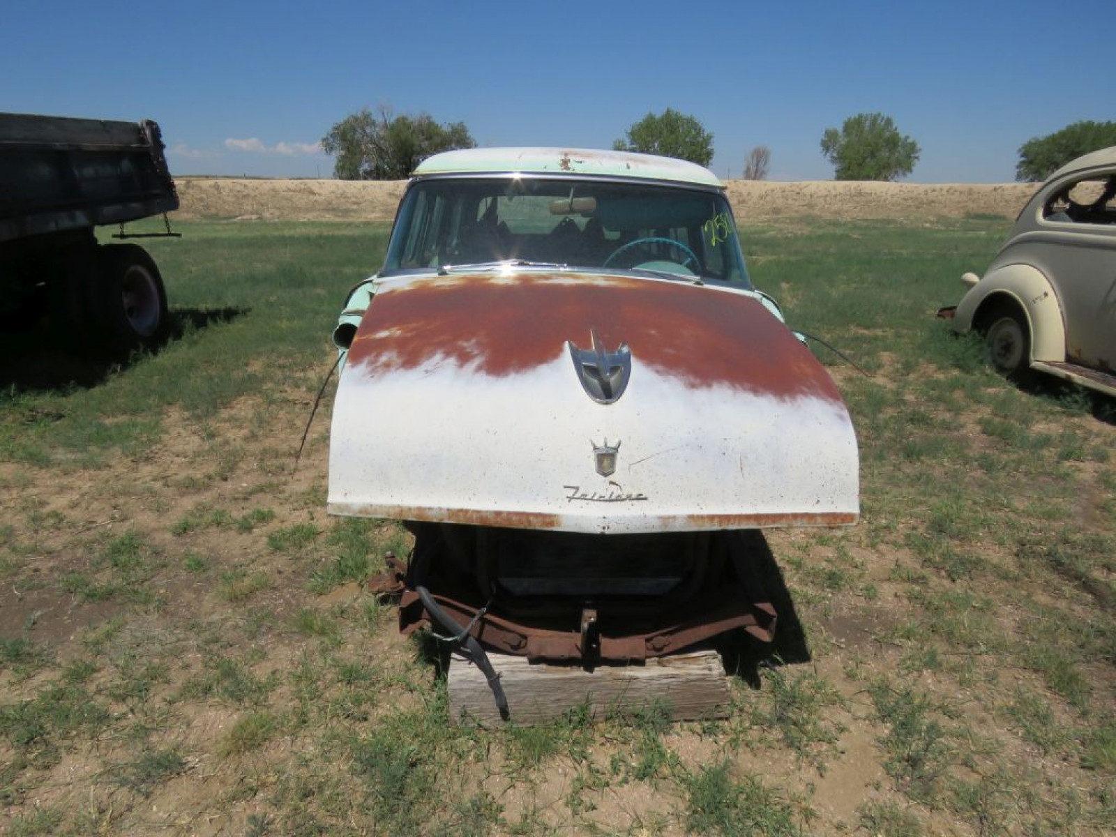 1956 Ford Fairlane 4dr Wagon - Image 2