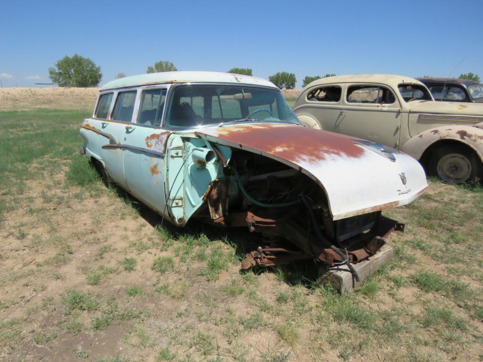 1956 Ford Fairlane 4dr Wagon - Image 3