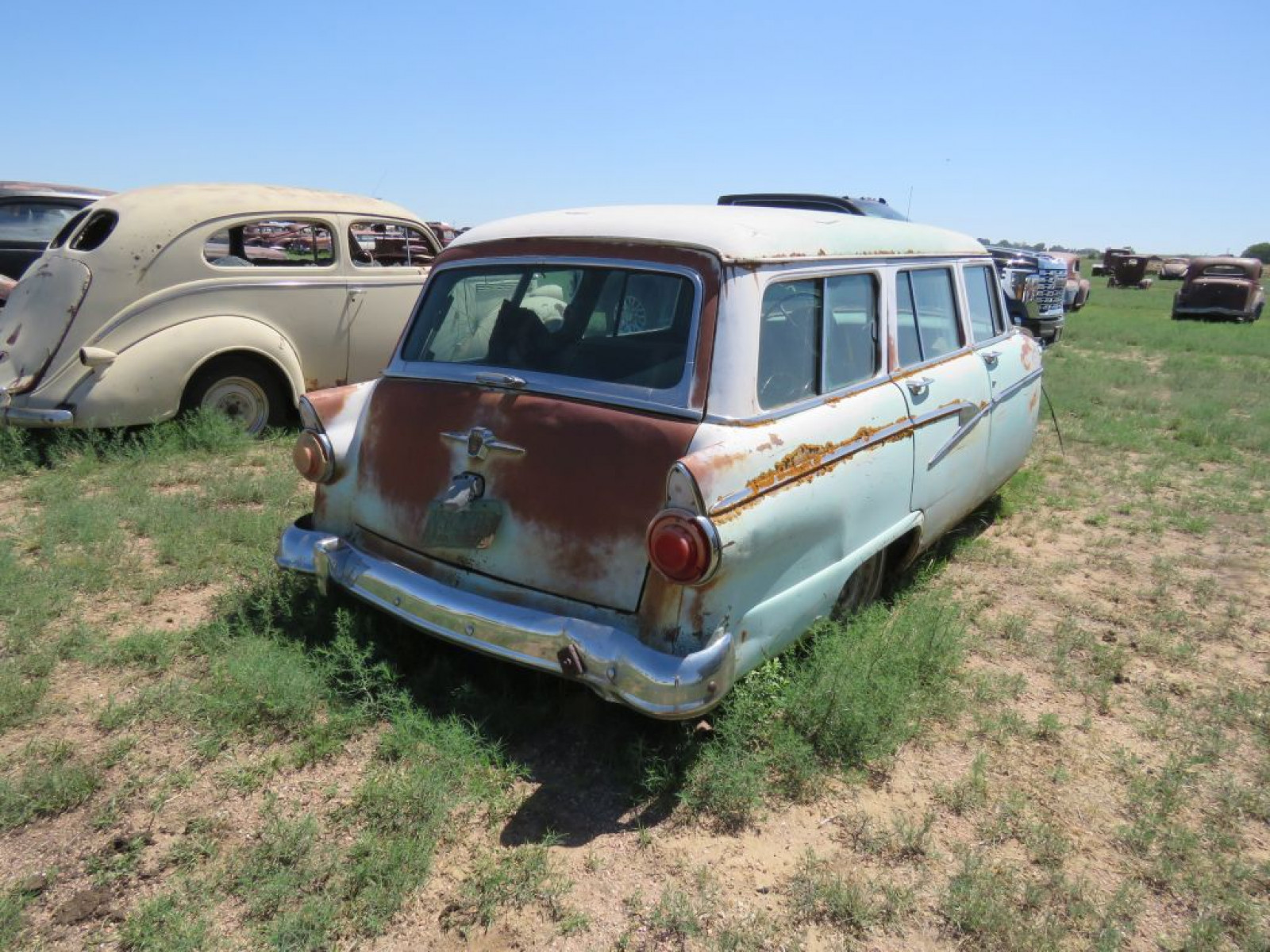 1956 Ford Fairlane 4dr Wagon - Image 6