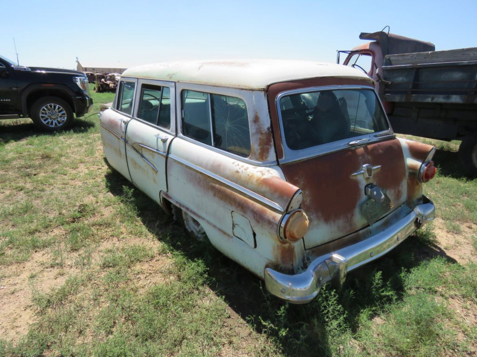 1956 Ford Fairlane 4dr Wagon - Image 8