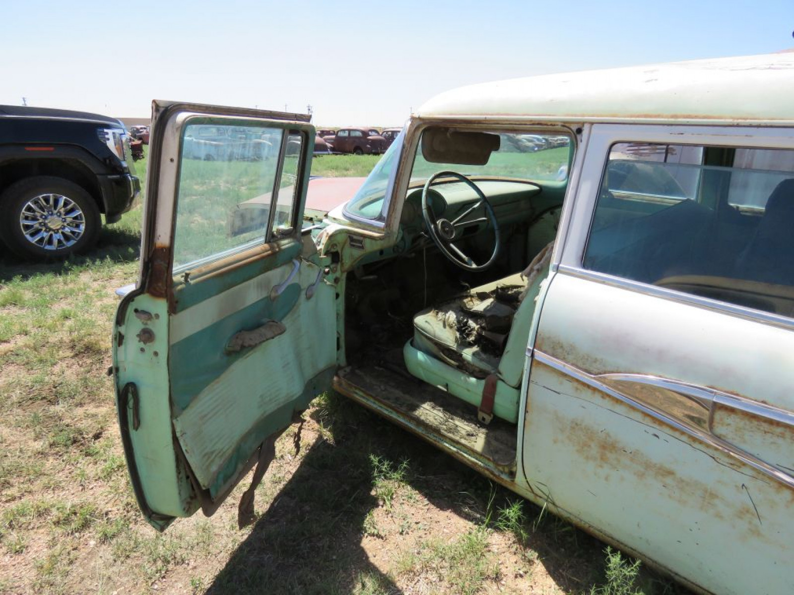 1956 Ford Fairlane 4dr Wagon - Image 9