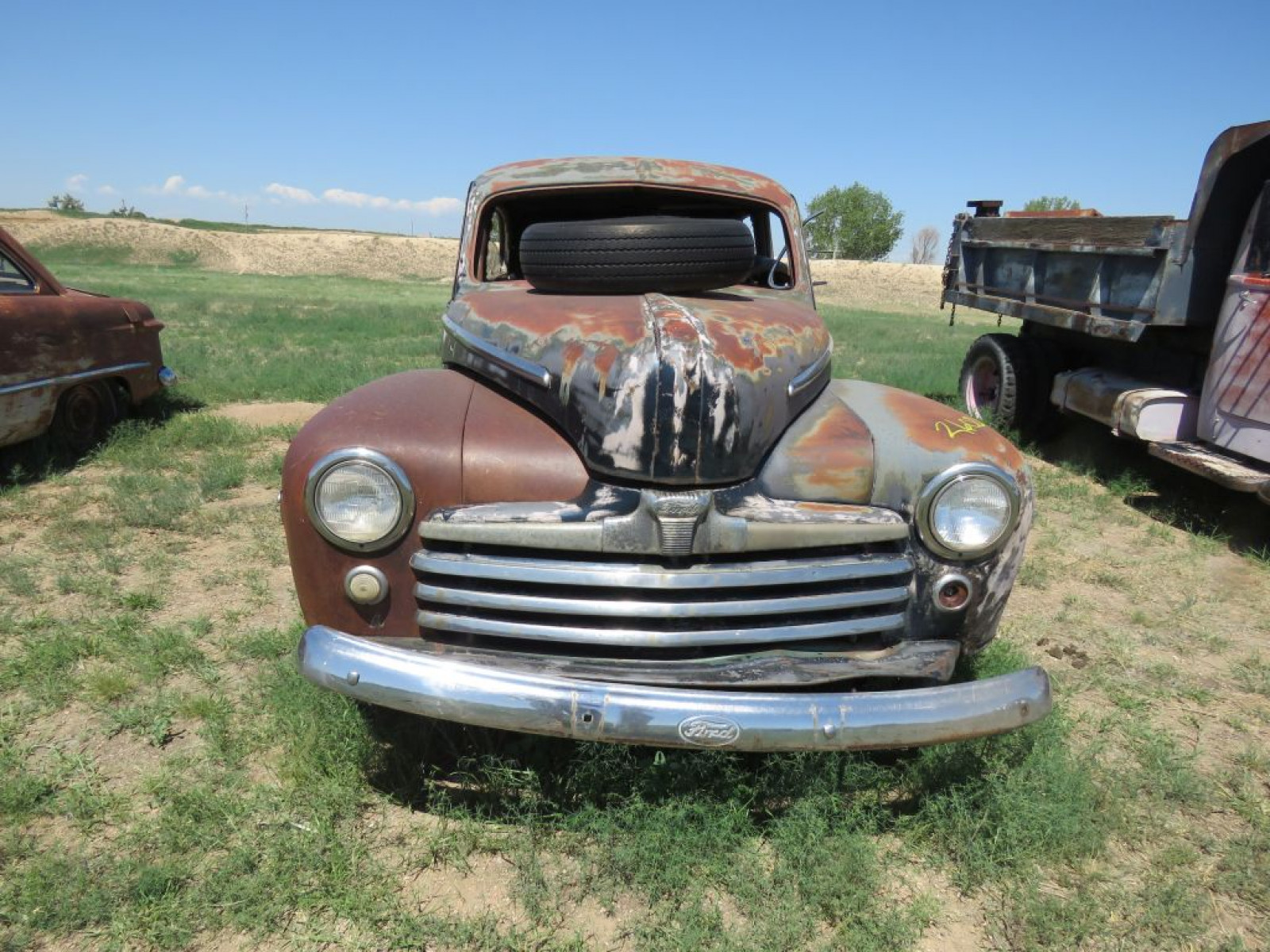 1946 Ford Super Deluxe 2dr Sedan - Image 2