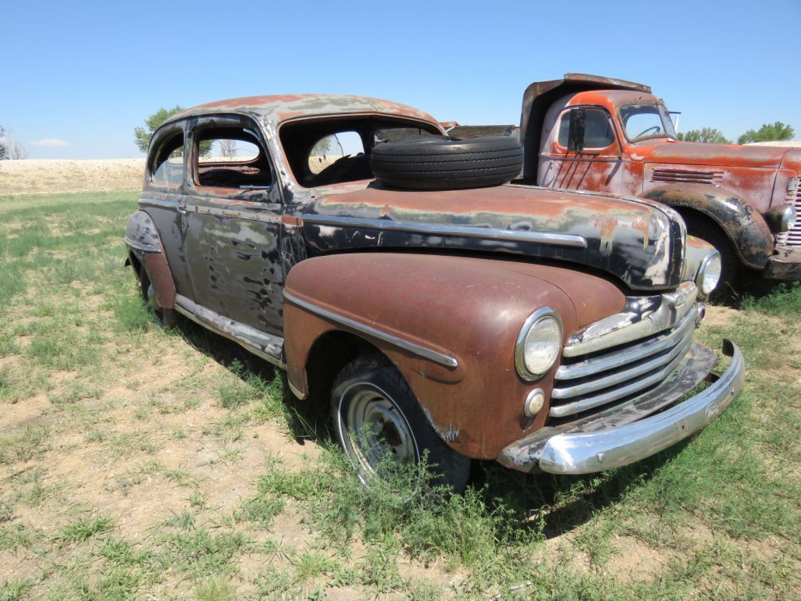 1946 Ford Super Deluxe 2dr Sedan - Image 3