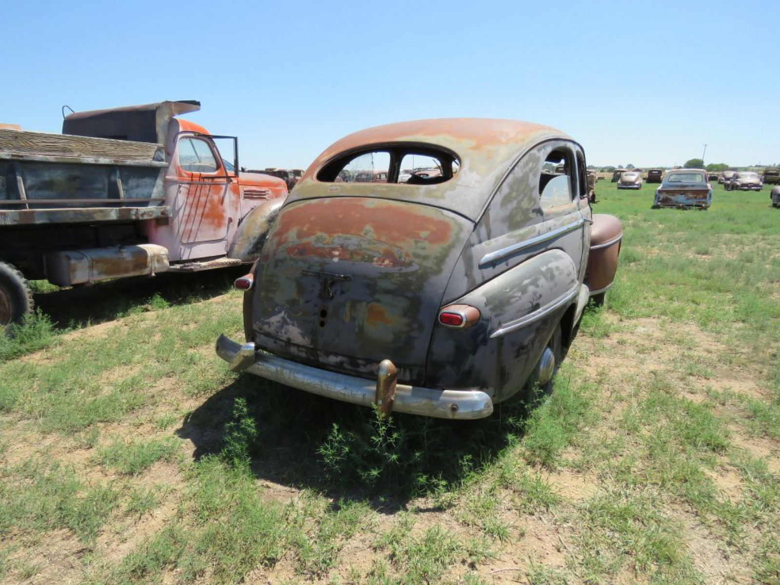1946 Ford Super Deluxe 2dr Sedan - Image 6