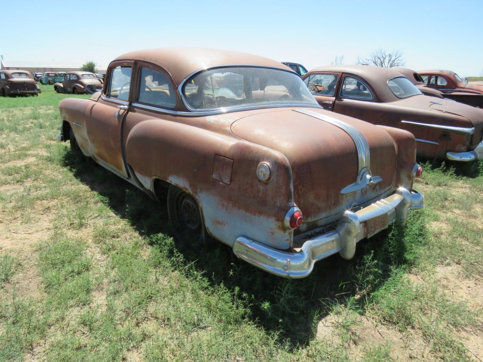 1953 Pontiac Chieftain Deluxe 2dr Sedan - Image 5