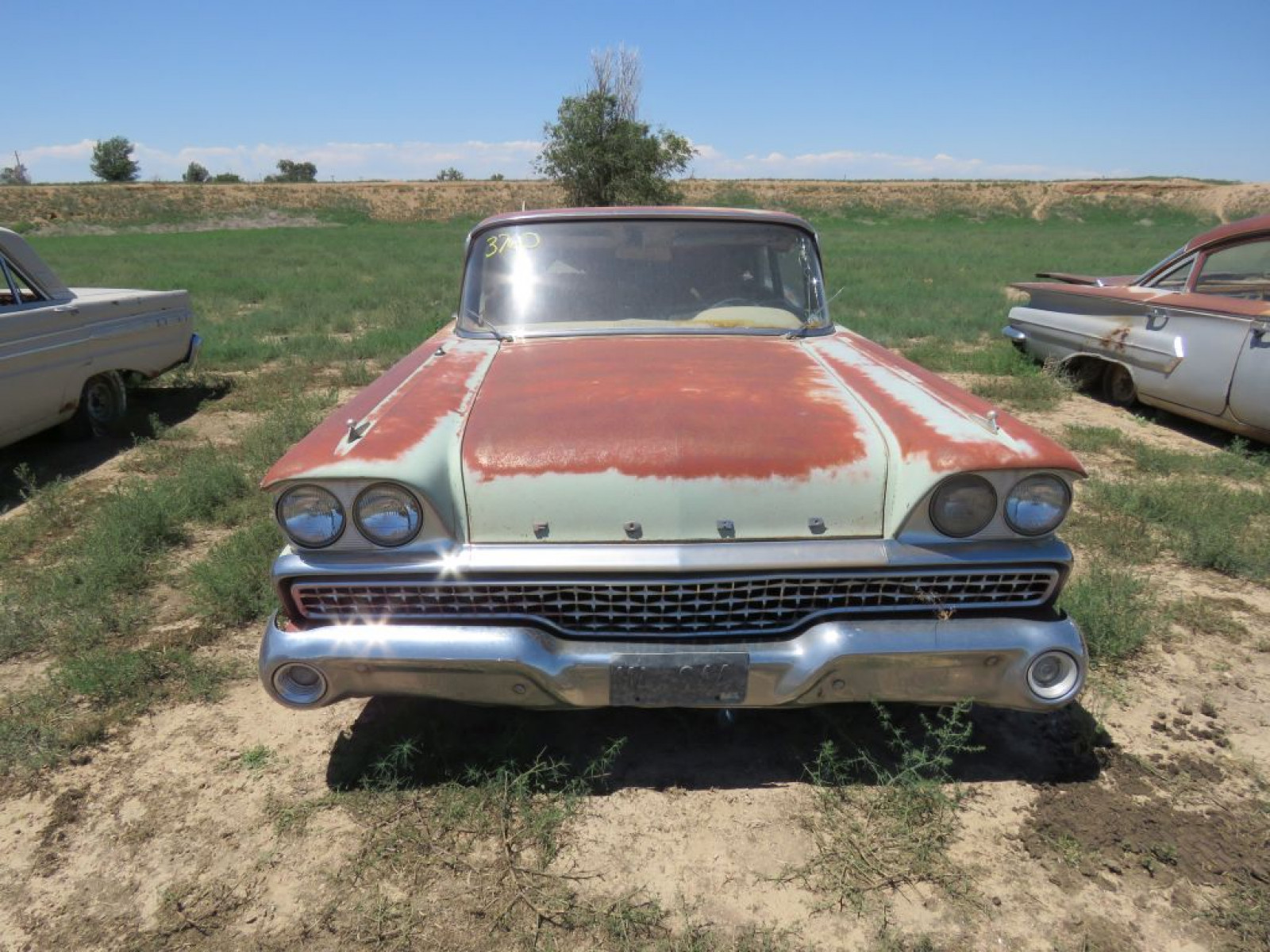 1959 Ford Galaxie Town Sedan 2dr Post - Image 2
