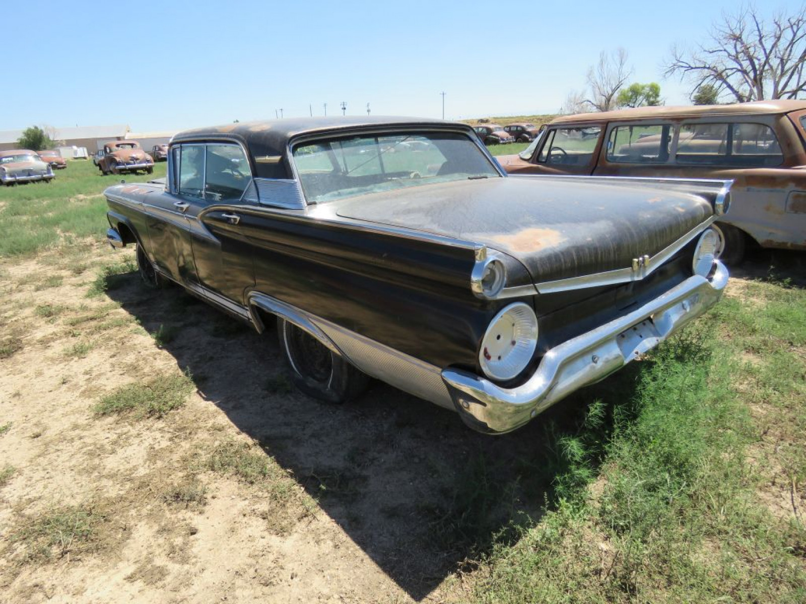 1958 Ford Galaxie 500 4dr HT - Image 4