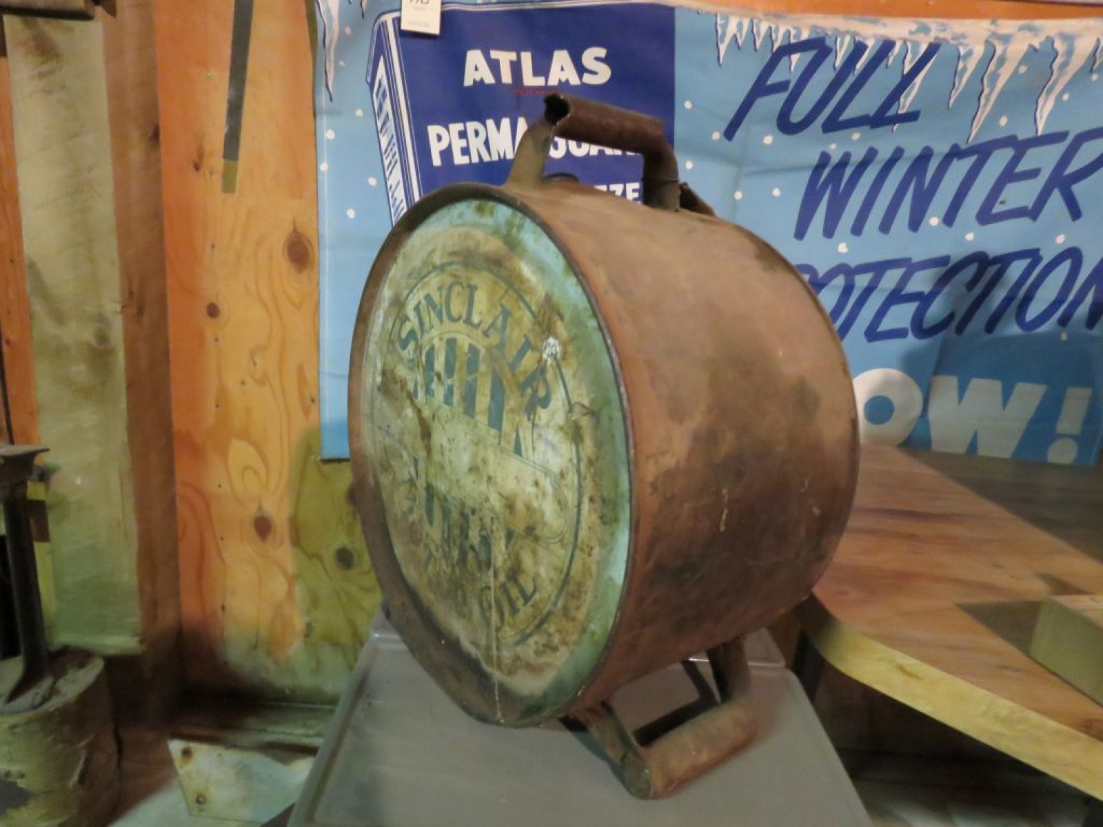 Sinclair Rocker Oil Can - Image 4