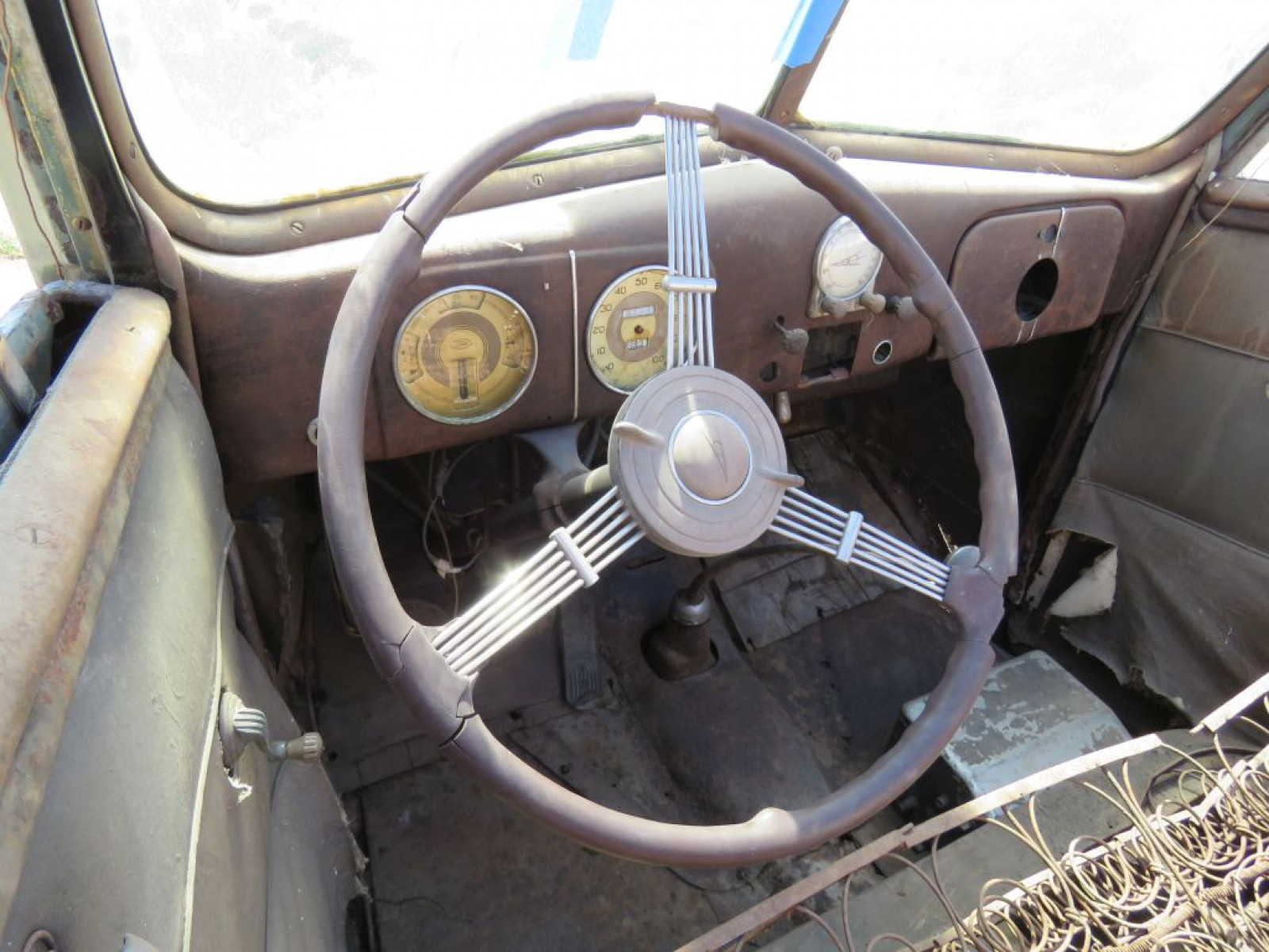 1937 Ford Club Cabriolet - Image 13