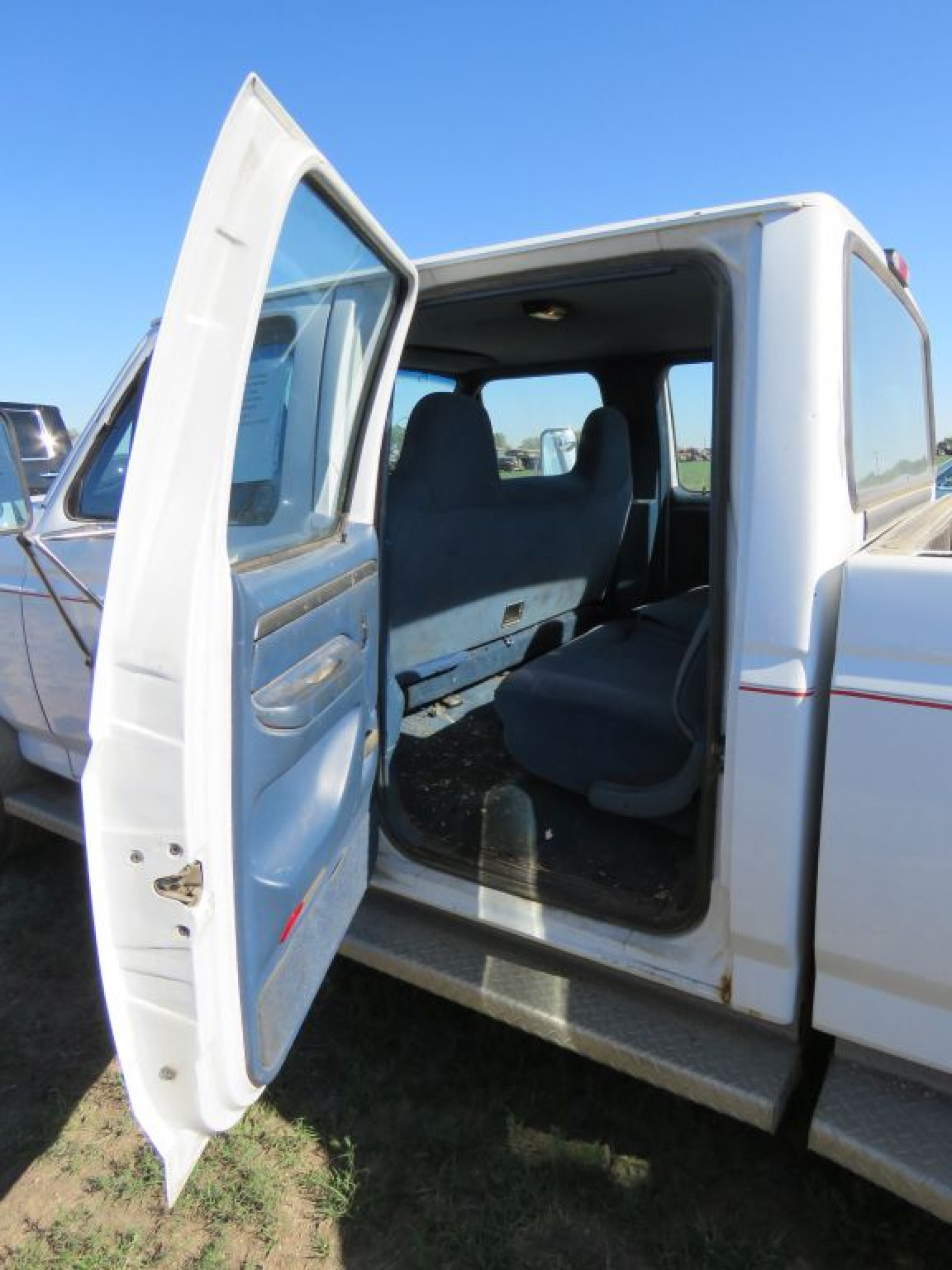 1995 Ford F-350 XLT 7.3 Power stroke Diesel Dually Pickup - Image 12