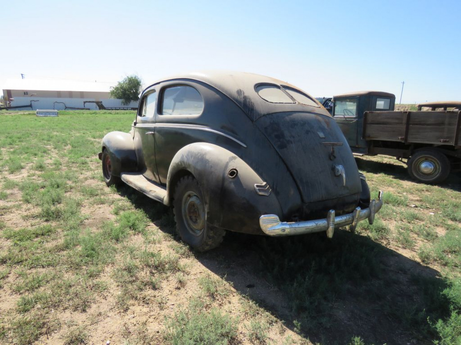 1940 Ford Tudor Deluxe Sedan - Image 4