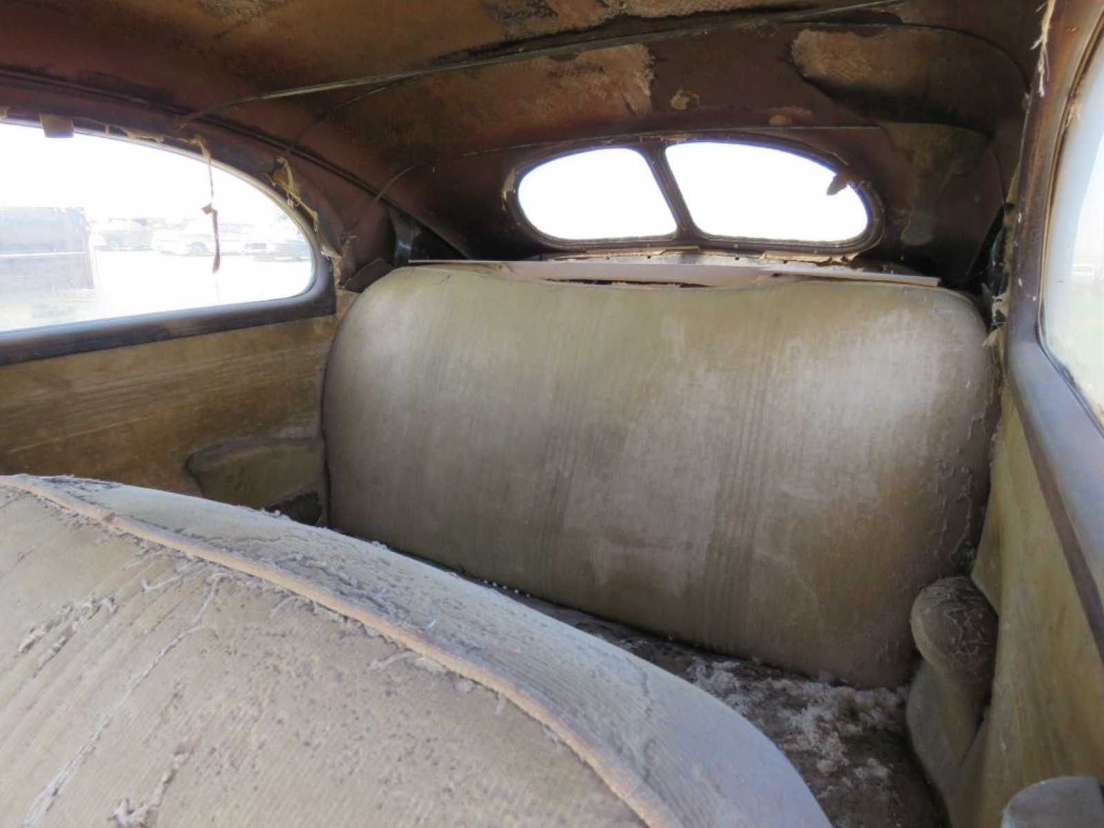 1940 Ford Tudor Deluxe Sedan - Image 8