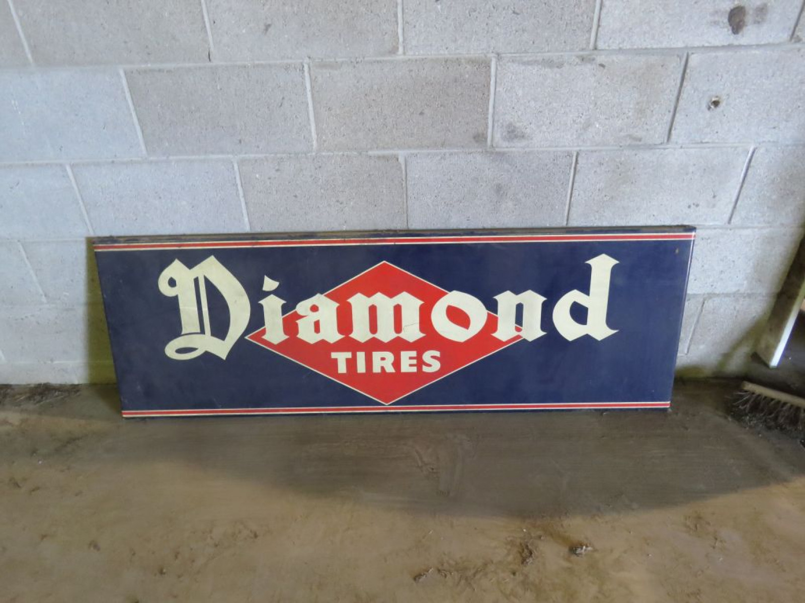 Diamond Tires Sign - Image 1
