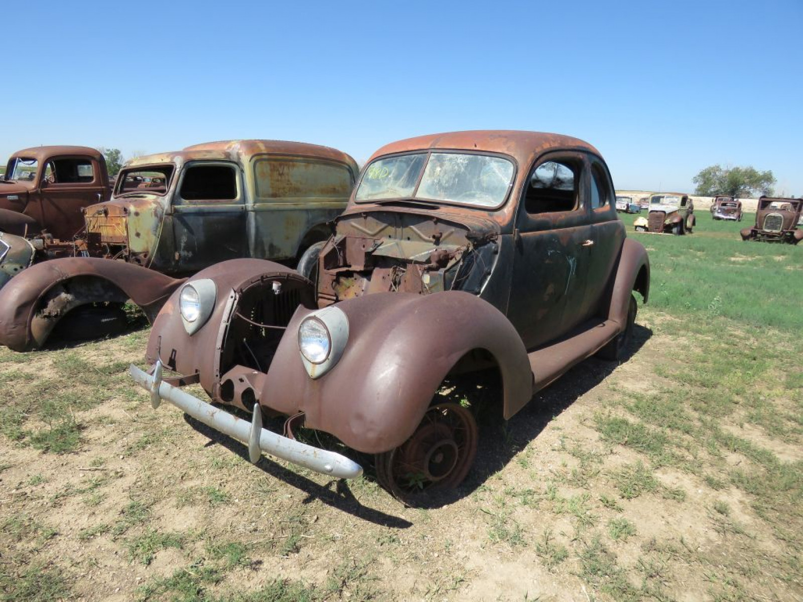 1937 Ford Coupe - Image 3