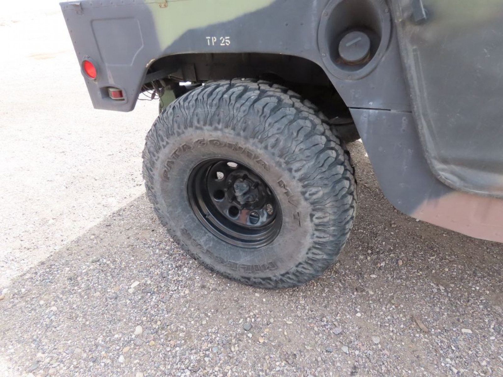 2004 AM General HumVee - Image 11