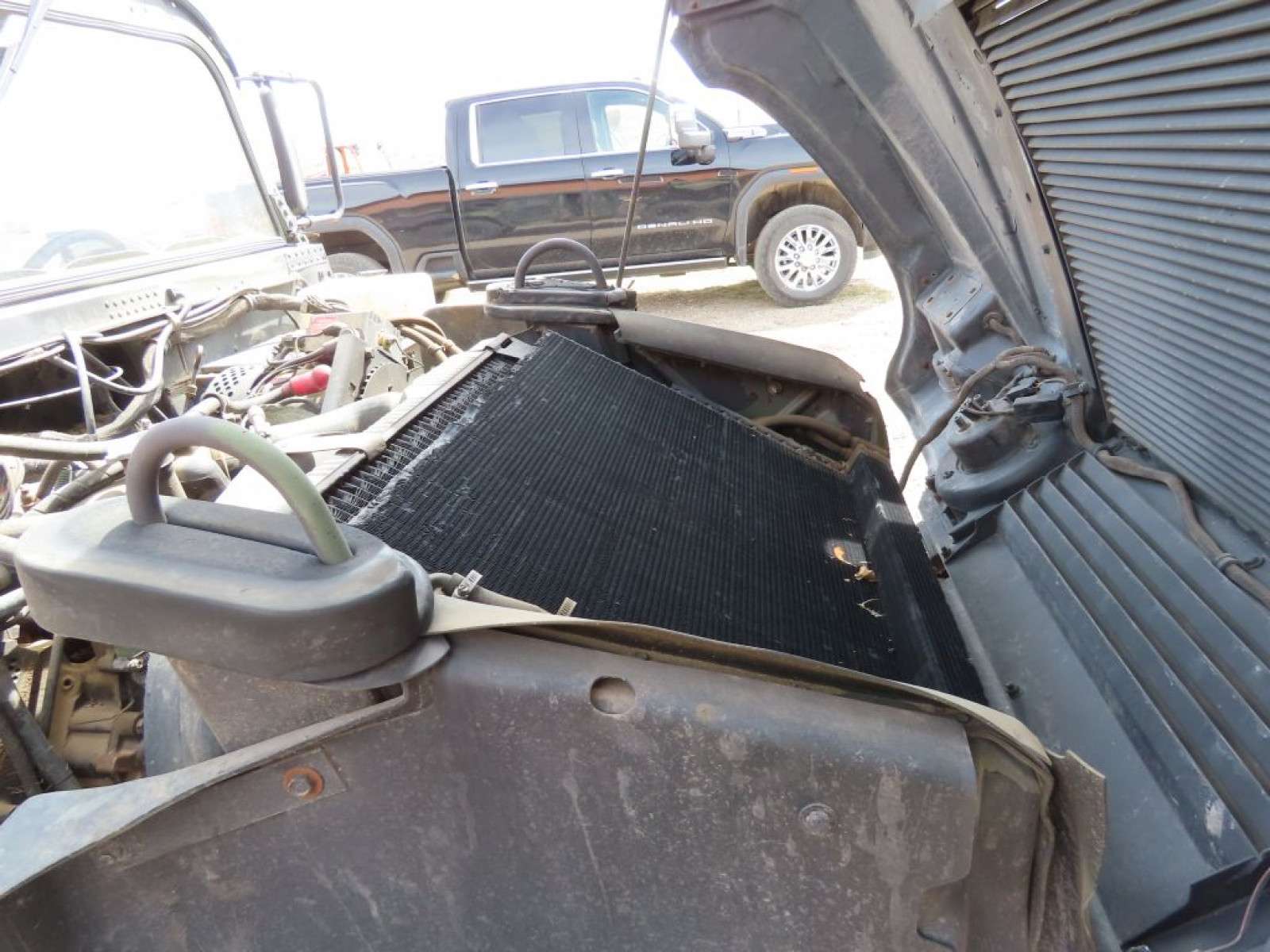 2004 AM General HumVee - Image 3
