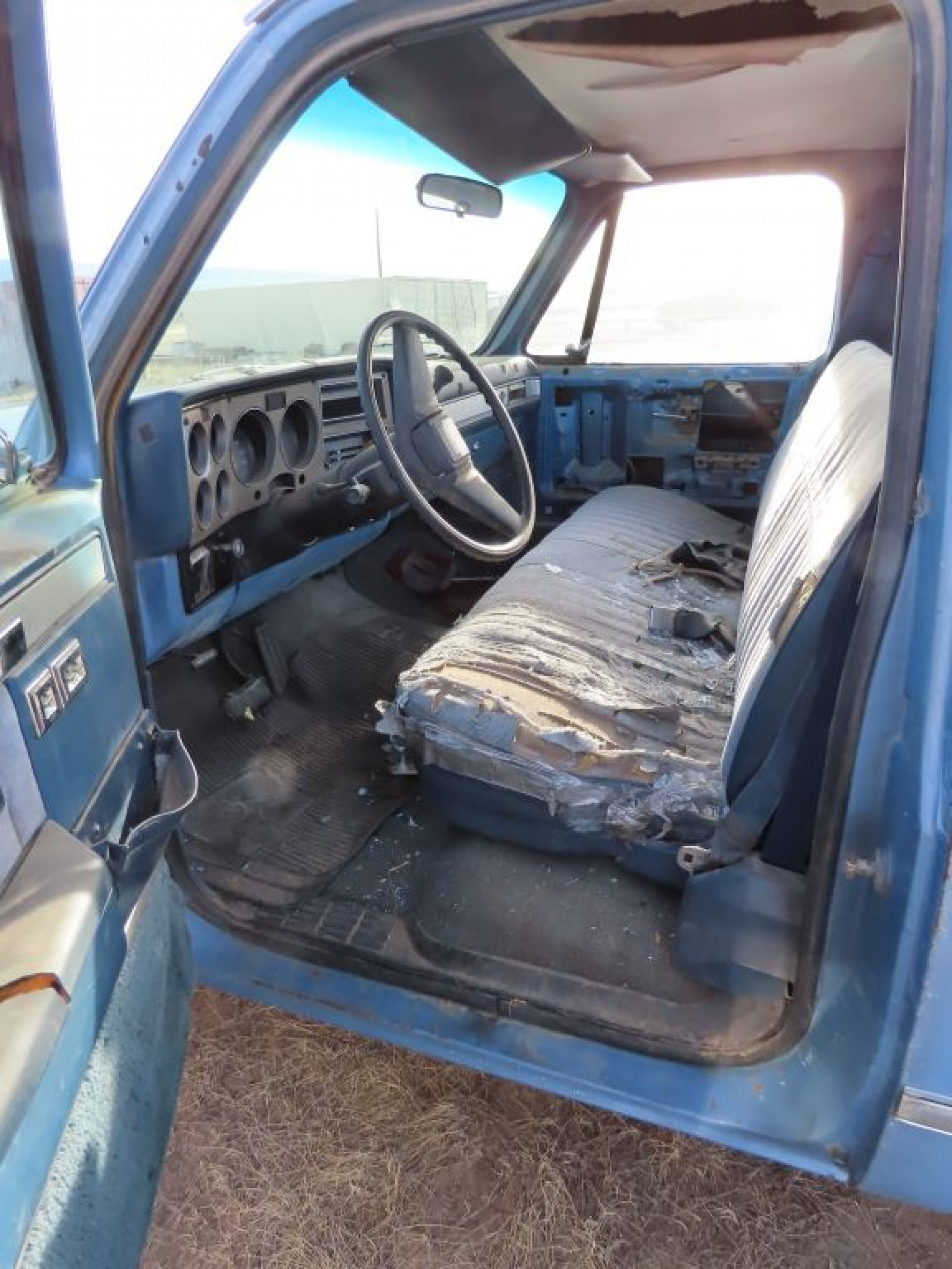 1986 Chevrolet Silverado 1/2 ton Short box Pickup - Image 10