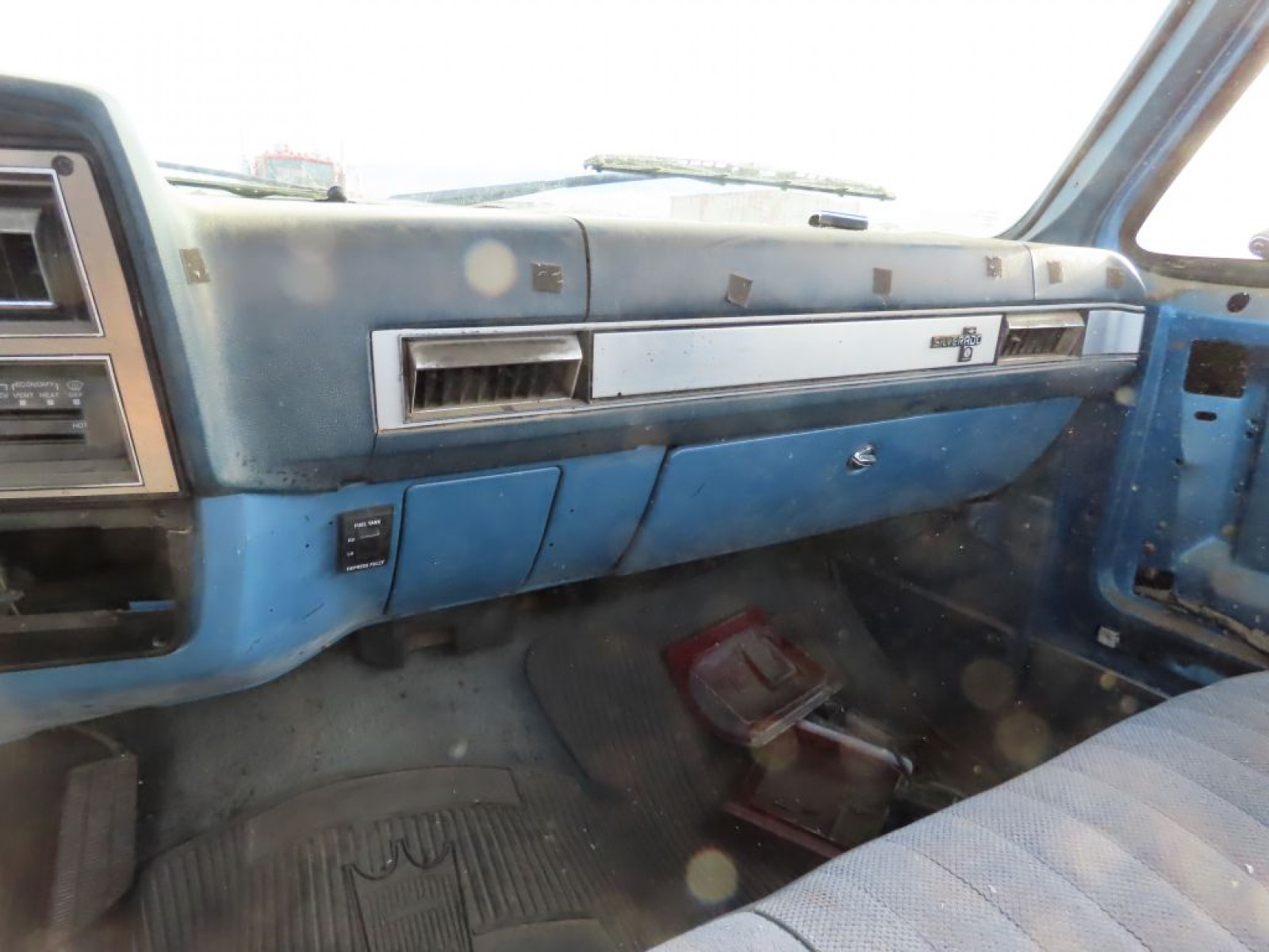 1986 Chevrolet Silverado 1/2 ton Short box Pickup - Image 12