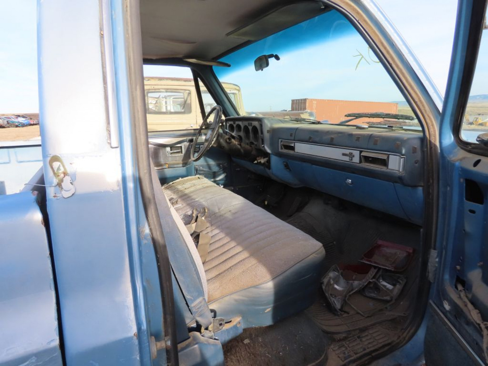 1986 Chevrolet Silverado 1/2 ton Short box Pickup - Image 15
