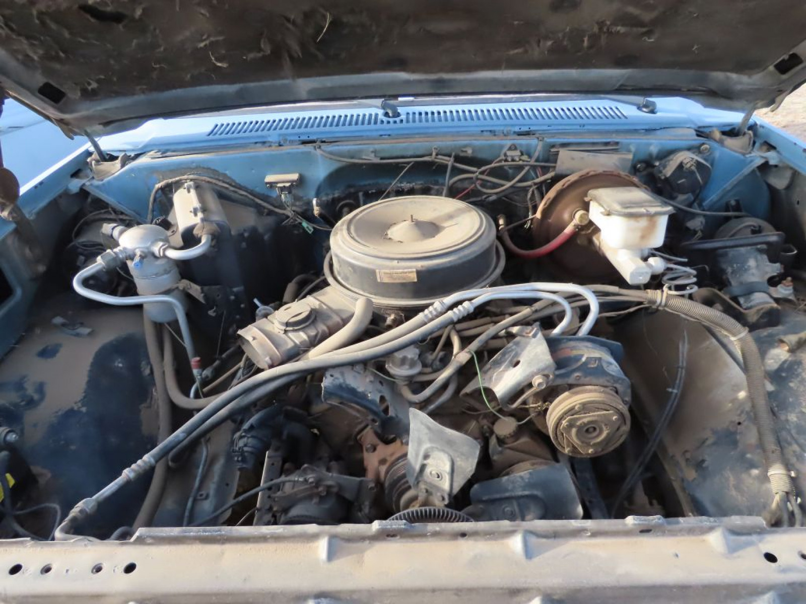 1986 Chevrolet Silverado 1/2 ton Short box Pickup - Image 20