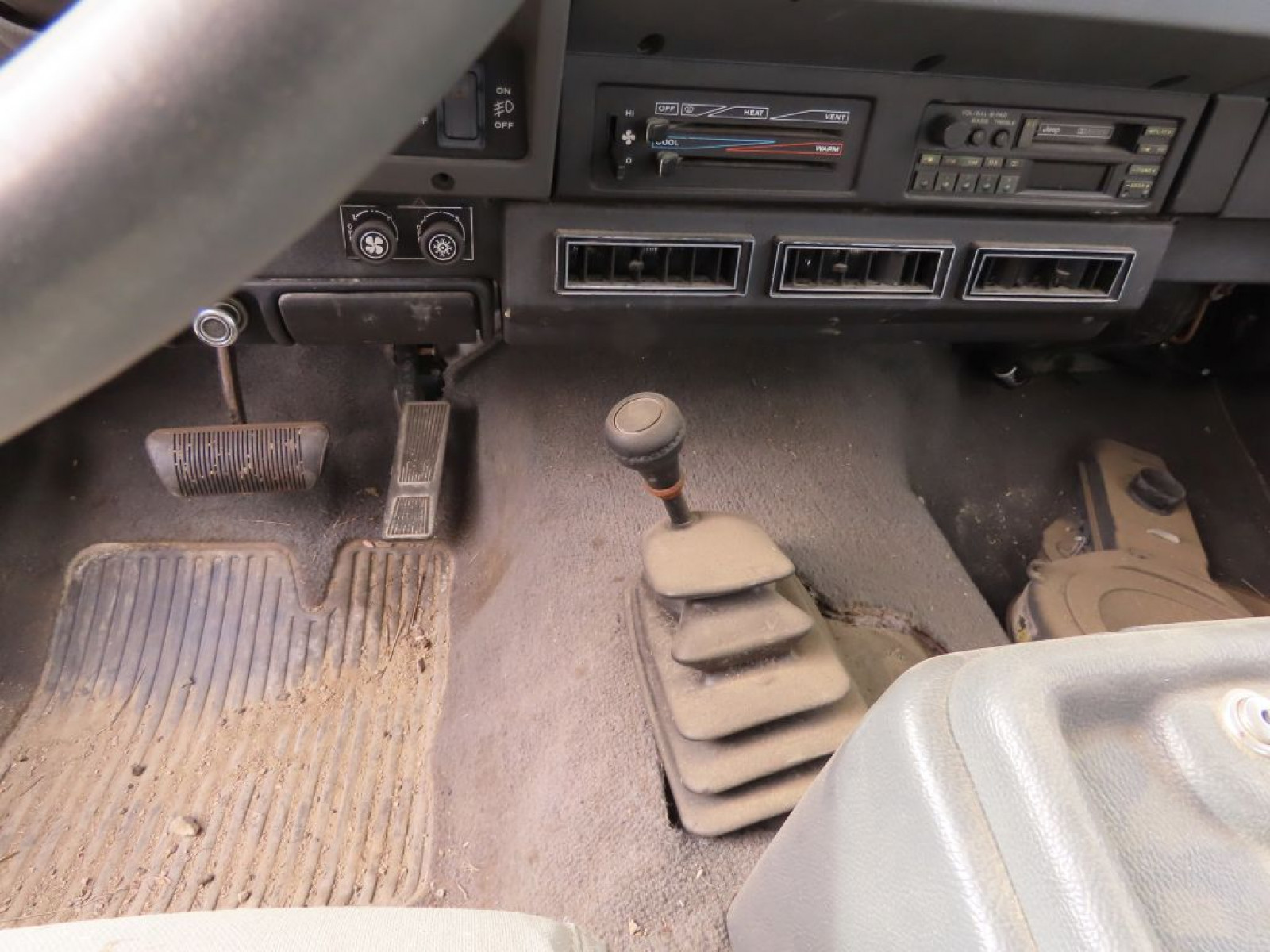 1989 Jeep Laredo 4x4 - Image 14