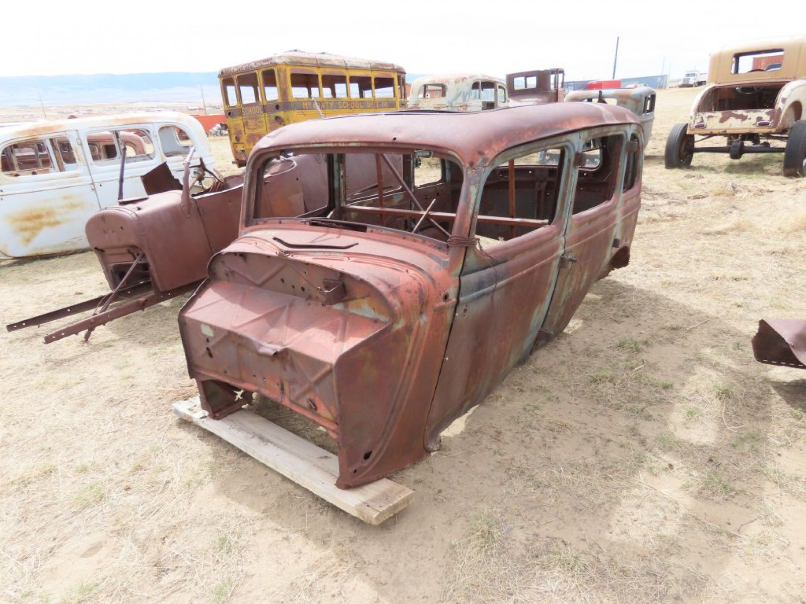 1934 Ford 4dr Sedan Body for Rod, Restore, or Parts - Image 3