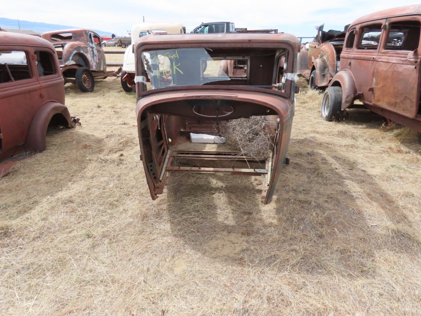 1932 Ford 2dr Sedan for Rod, Project, or Parts - Image 2