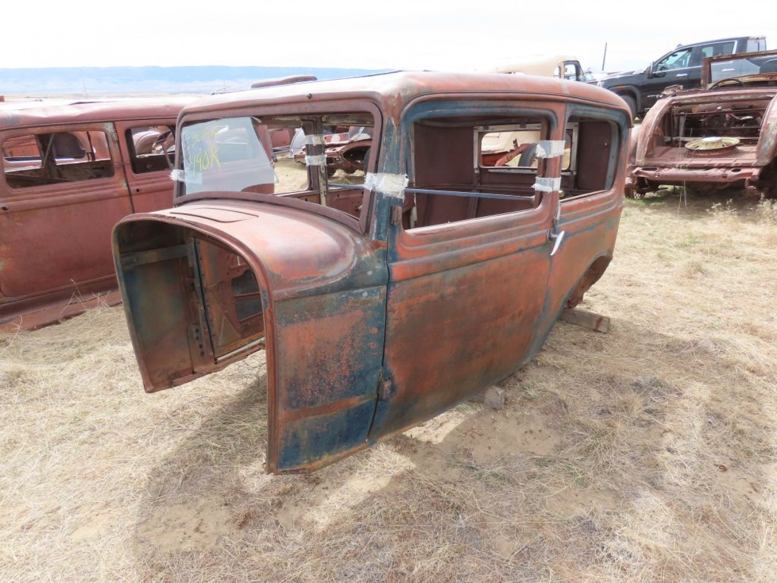 1932 Ford 2dr Sedan for Rod, Project, or Parts - Image 3