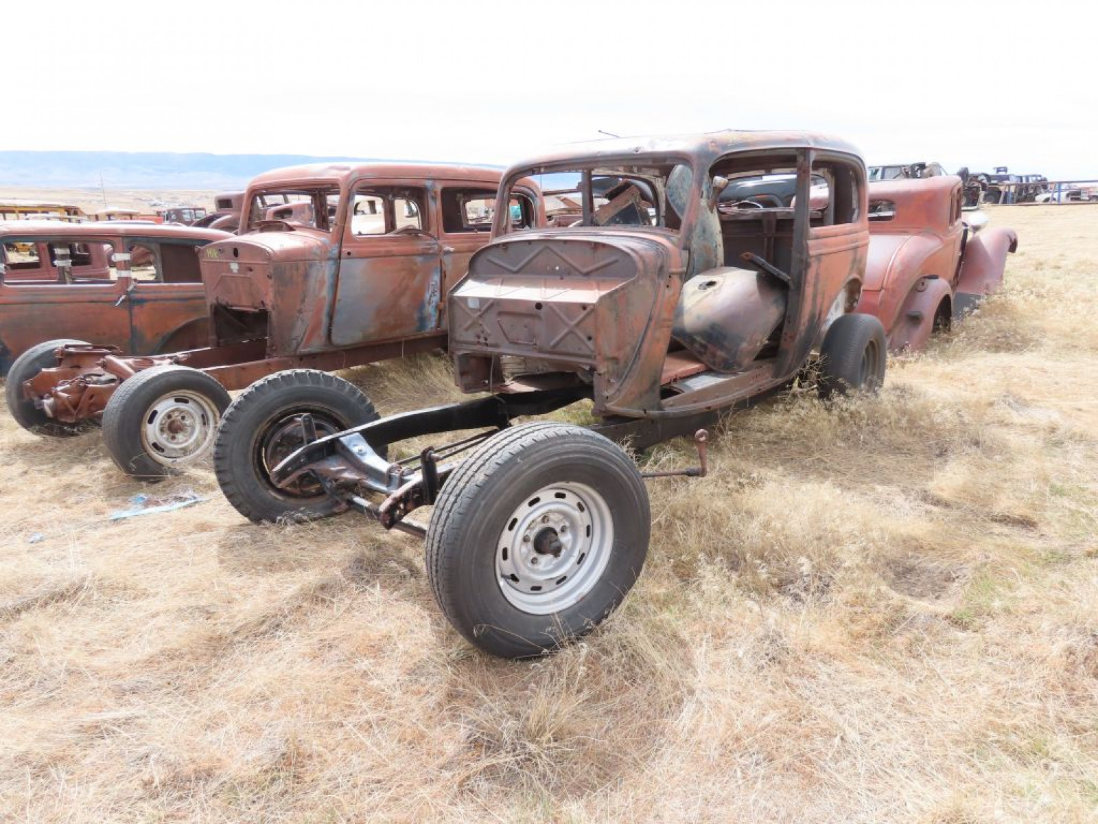 1932/3 Ford 2dr Sedan for Rod, Project, for Parts - Image 3