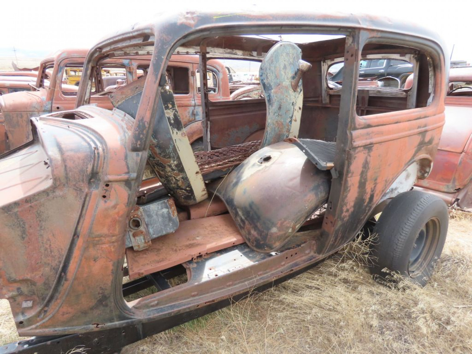 1932/3 Ford 2dr Sedan for Rod, Project, for Parts - Image 4